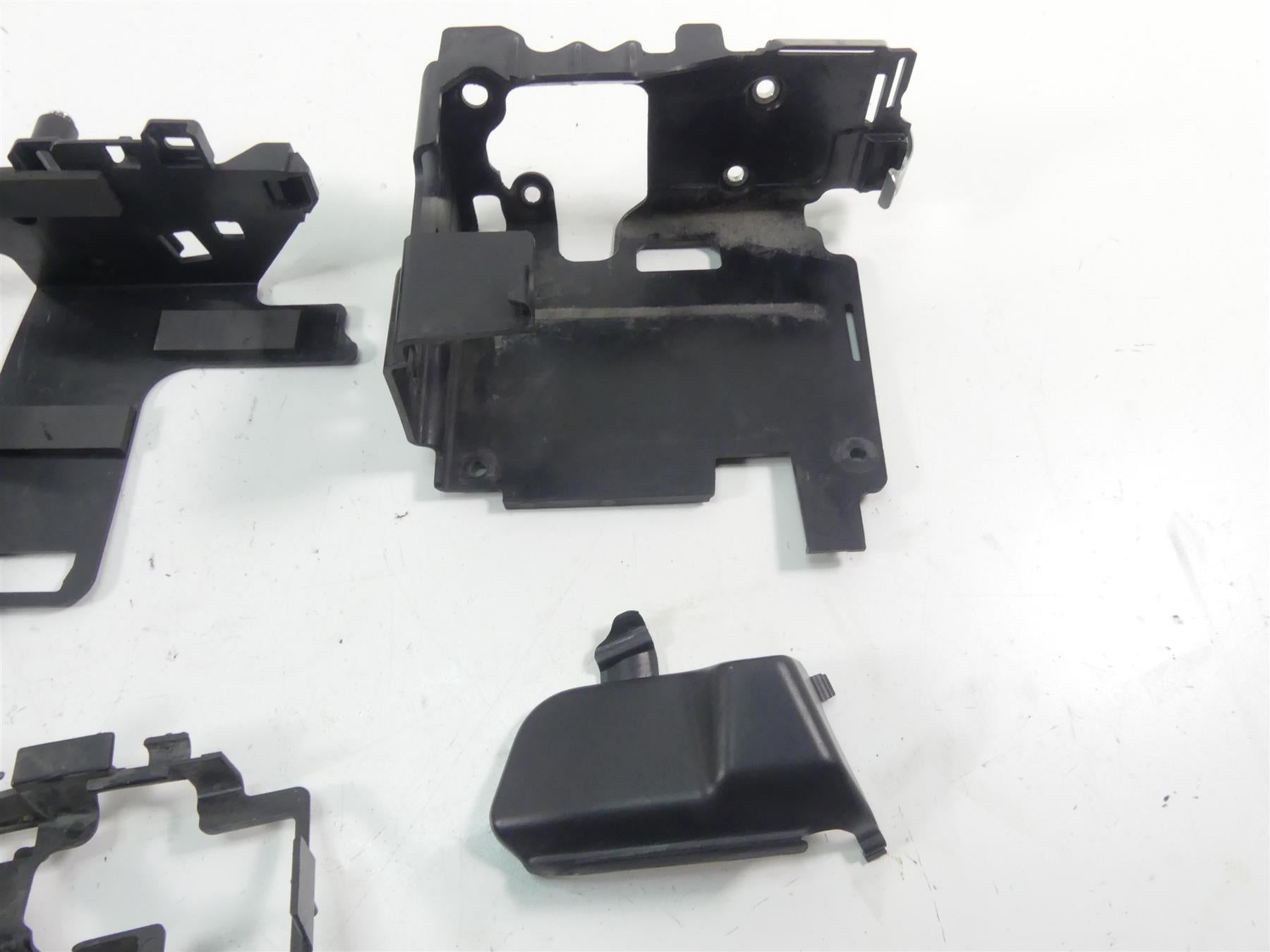 2021 Harley Softail FLSB Sport Glide Electrical Battery Holder Set 69201632 {{ shop.shopifyCountryName }} - Mototech271