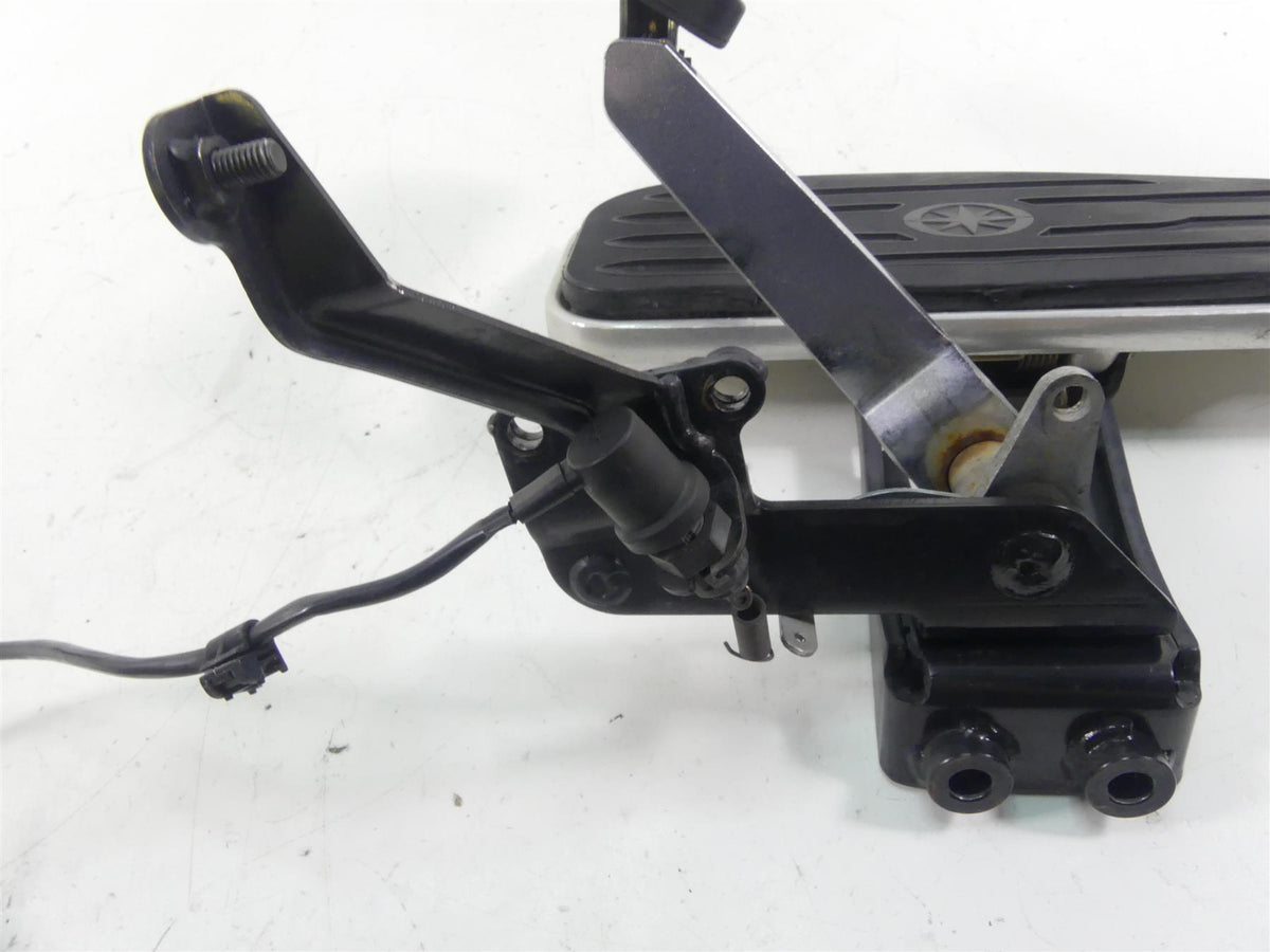 2001 Yamaha XV1600 Road Star Front Right Floor Board + Brake Pedal 4WM-27420-10 {{ shop.shopifyCountryName }} - Mototech271