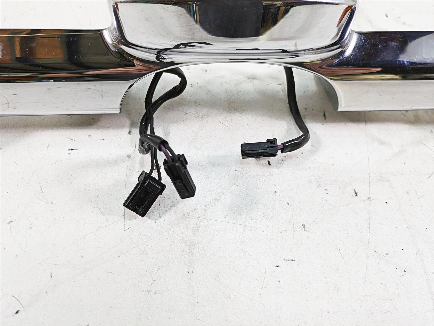 2011 Harley Touring FLHR Road King Rear Blinker Turn Signal Bar 68510-74C {{ shop.shopifyCountryName }} - Mototech271