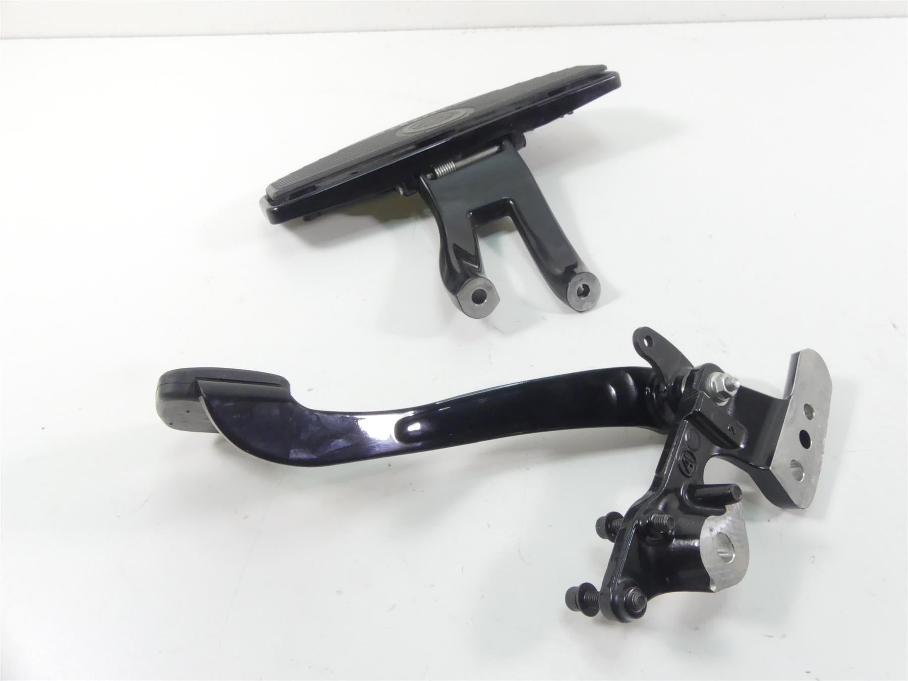 2019 Harley FLHC Softail Heritage Front Right Floorboard Brake Ped Set 50500630 {{ shop.shopifyCountryName }} - Mototech271