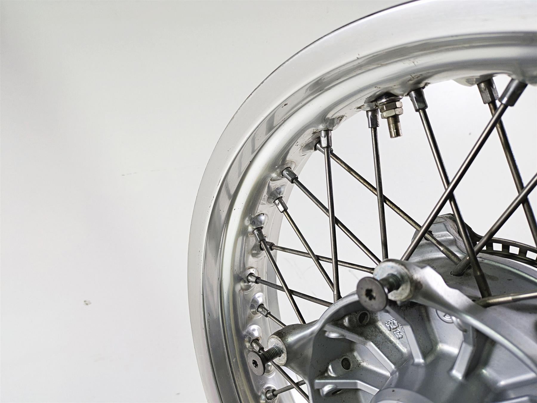 2012 BMW R1200R K27 Behr 17x3.5 Front Wheel Spoke Rim - Read 36318546282 {{ shop.shopifyCountryName }} - Mototech271
