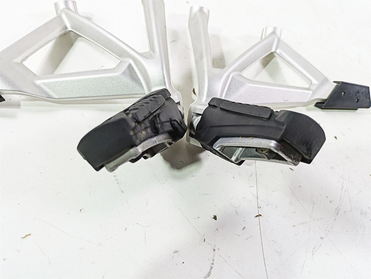2018 BMW R1200GS GSW K50 Rear Passenger Footpeg Set 46718528793 46718528794 {{ shop.shopifyCountryName }} - Mototech271