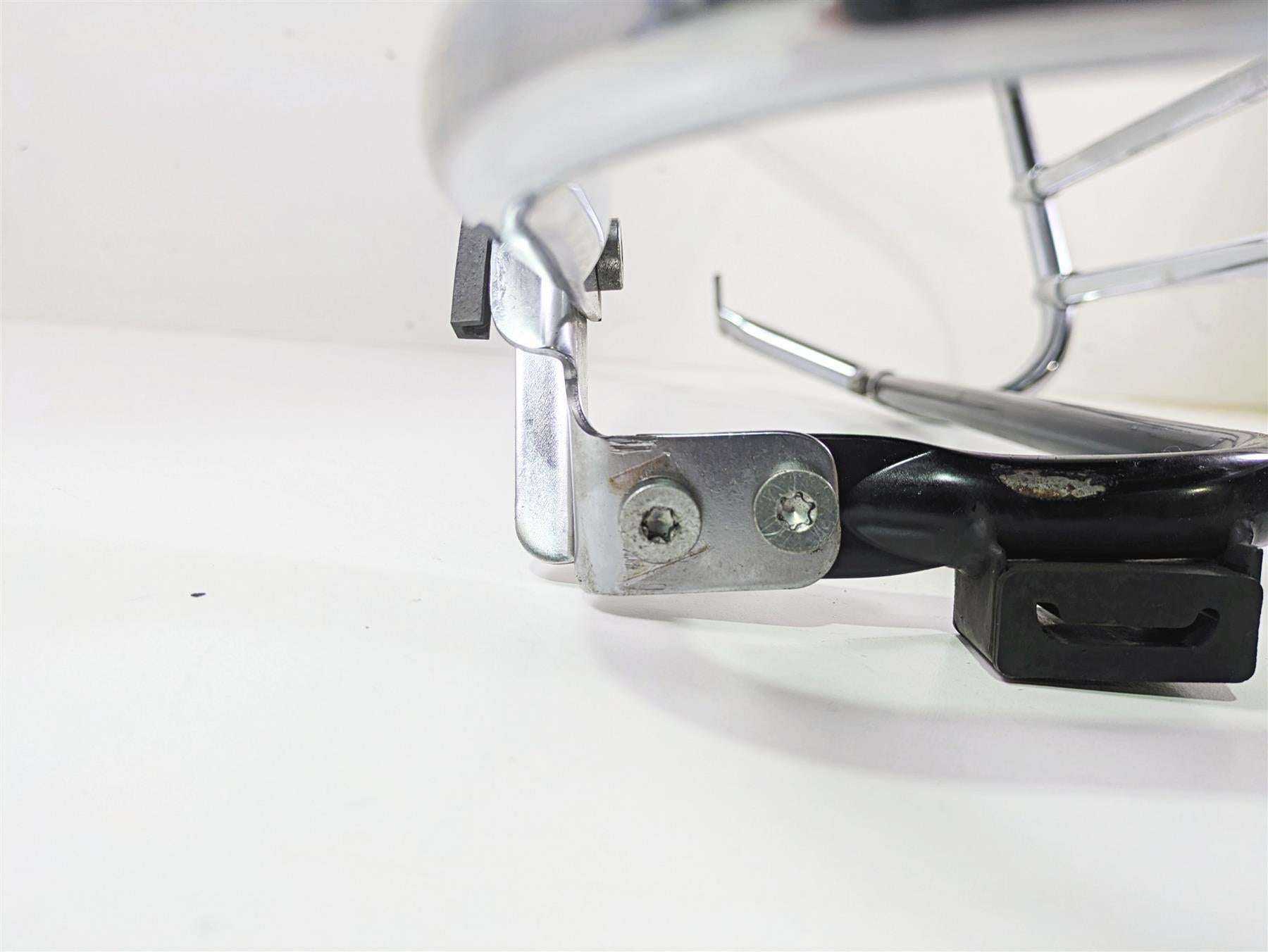 1999 Harley Touring FLHTCUI E-Glide Right Saddlebag Guard Set 49188-97 {{ shop.shopifyCountryName }} - Mototech271