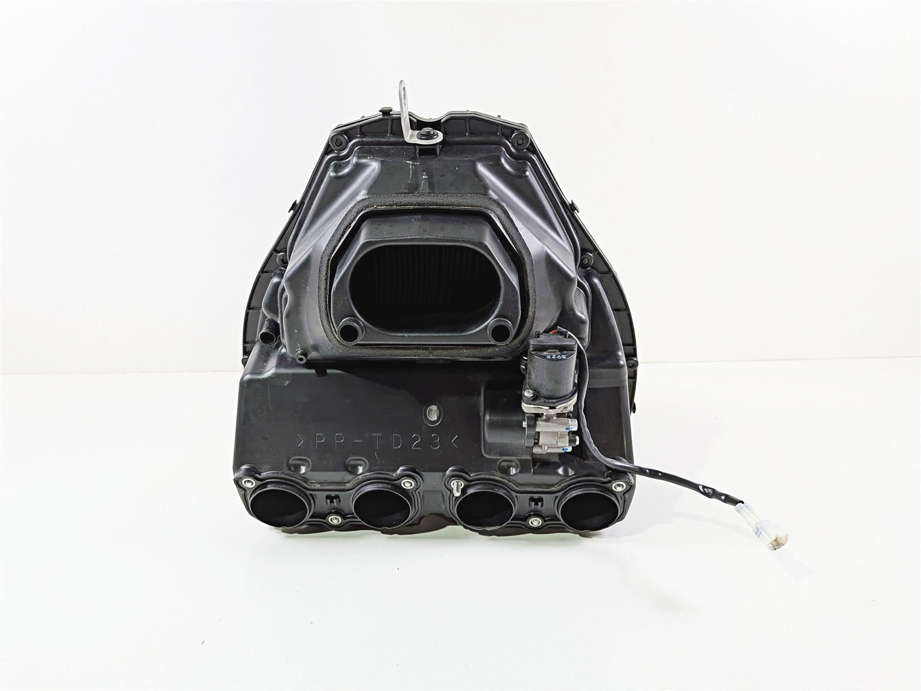 2024 Yamaha YZF R1 RN65 Air Box Cleaner & Injectors B3L-14411-00-00 {{ shop.shopifyCountryName }} - Mototech271