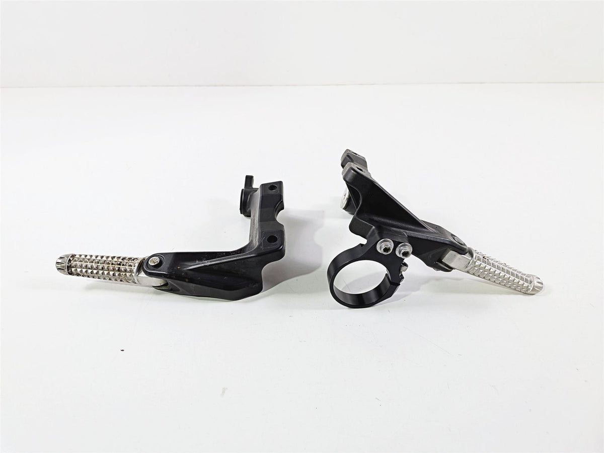 2009 Yamaha VMX17 V-Max 1700 Rear Passenger Footpeg Set - Read 2S3-27430-00-00-Mototech271