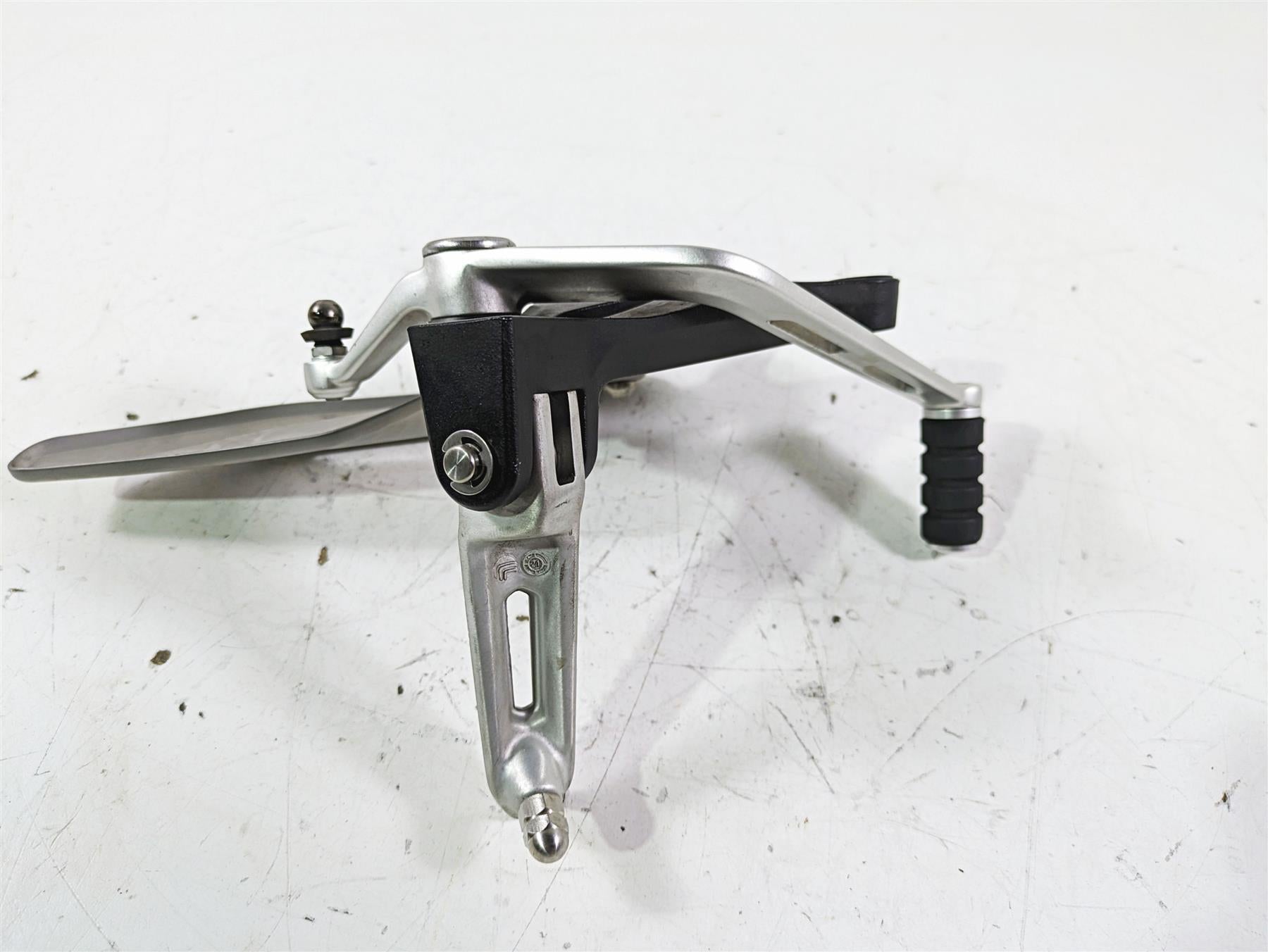 2023 Triumph Street Triple 765 RS Left Rider Footpeg & Shifter T2088021 T2089751 {{ shop.shopifyCountryName }} - Mototech271