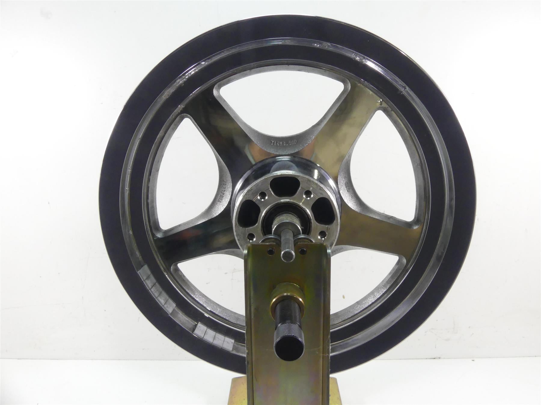 2005 Harley Touring CVO FLHTCSE Electra Glide Front Wheel Rim 16x3 43573-00A {{ shop.shopifyCountryName }} - Mototech271