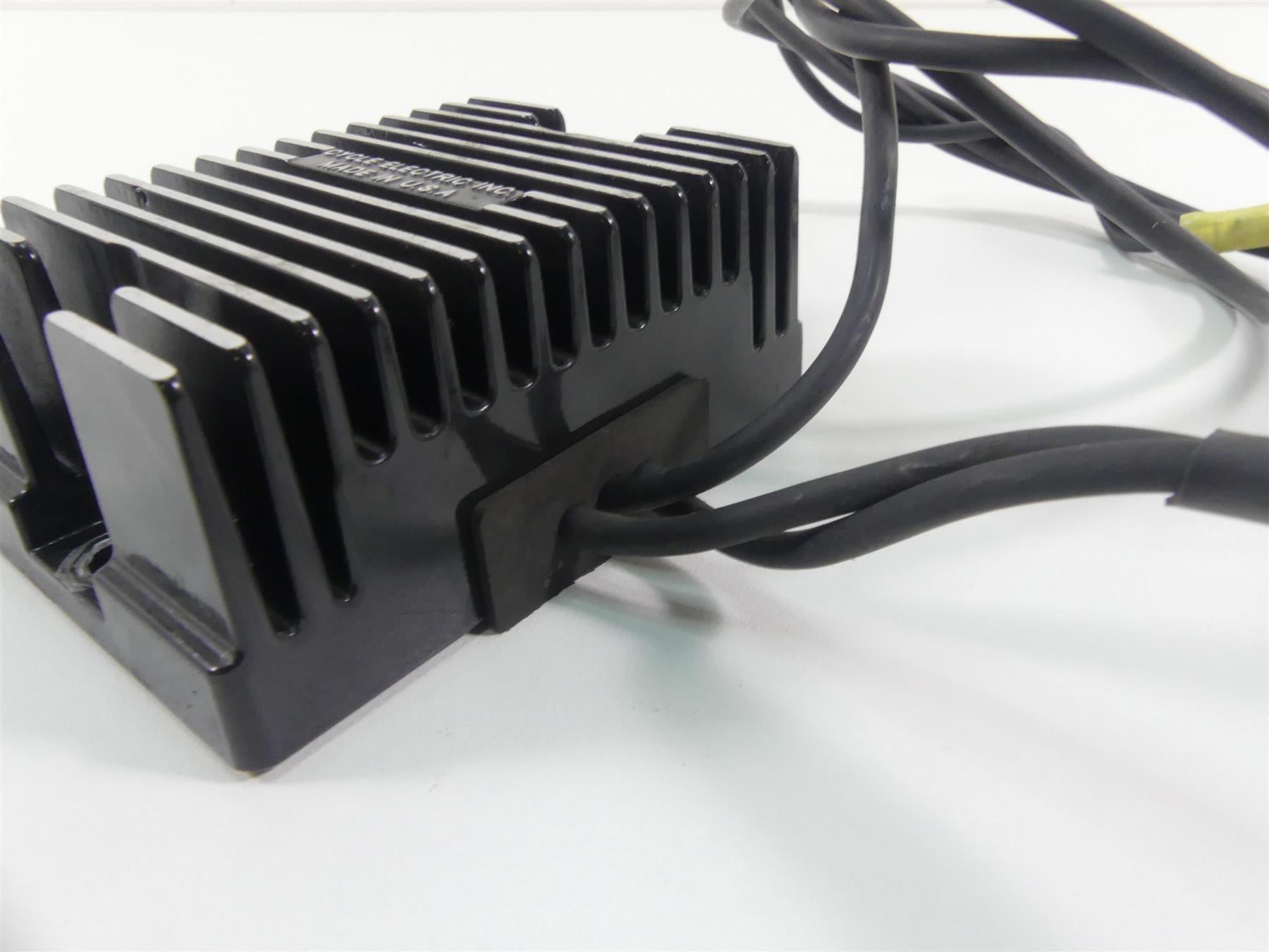 1999 Harley Dyna FXDL Low Rider Rectifier Voltage Regulator 74518-99A {{ shop.shopifyCountryName }} - Mototech271