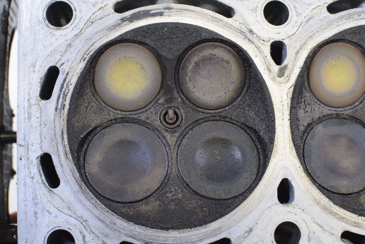 2005 Suzuki GSX1300 R Hayabusa Perfect Cylinderhead Cylinder Head 18K 11100-24F0 {{ shop.shopifyCountryName }} - Mototech271