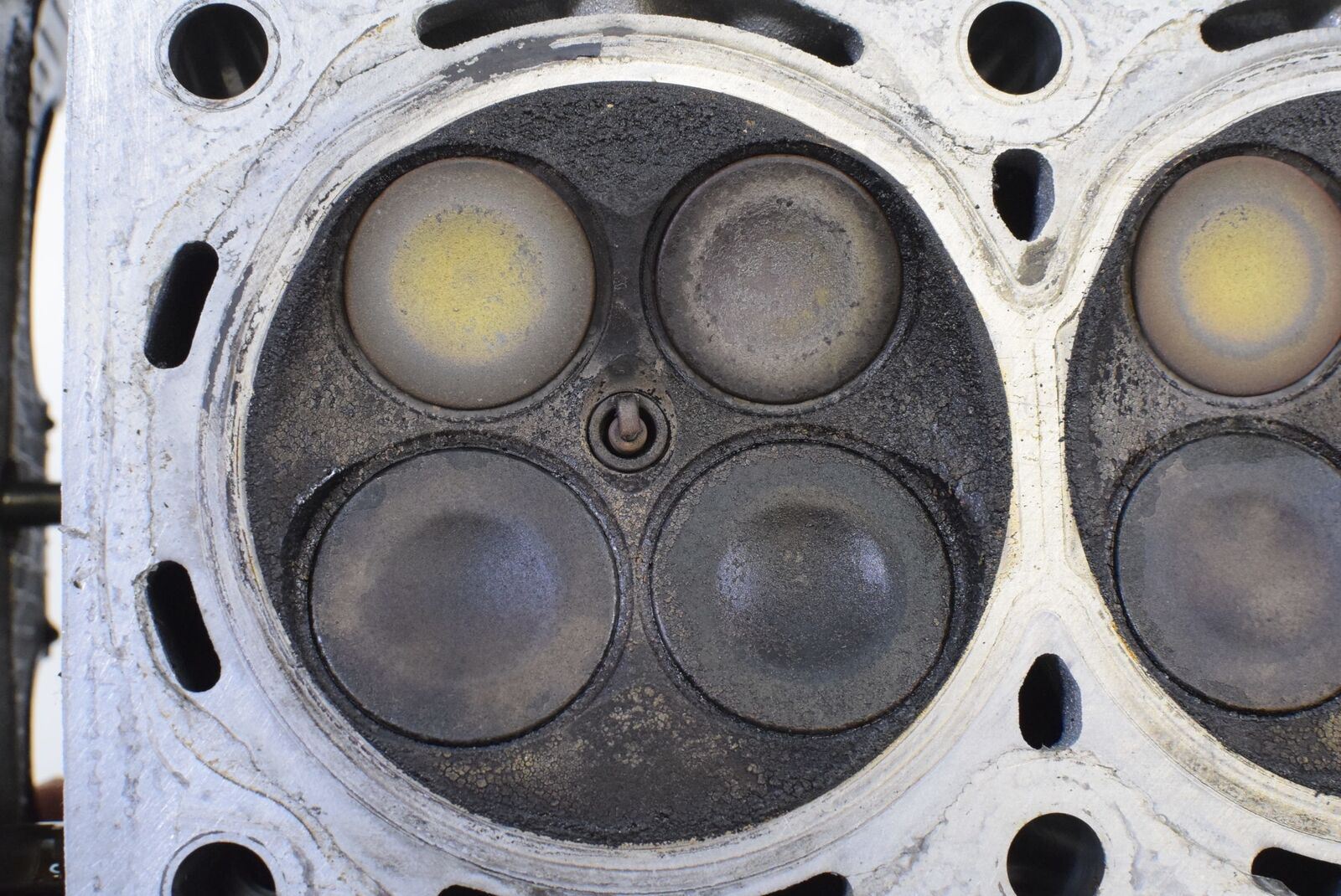 2005 Suzuki GSX1300 R Hayabusa Perfect Cylinderhead Cylinder Head 18K 11100-24F0 {{ shop.shopifyCountryName }} - Mototech271