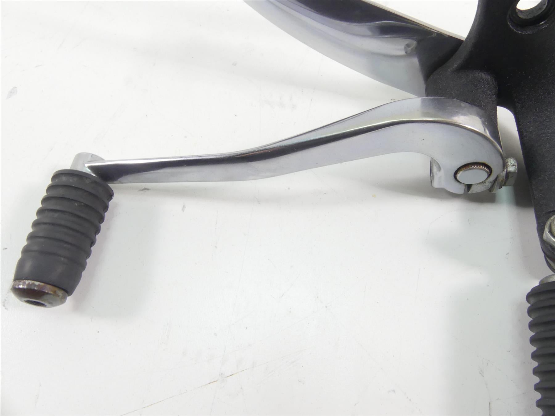 2014 Harley FXDF Dyna Fat Bob Front Left Fw Foot Peg & Shifter Set 33693-03 {{ shop.shopifyCountryName }} - Mototech271