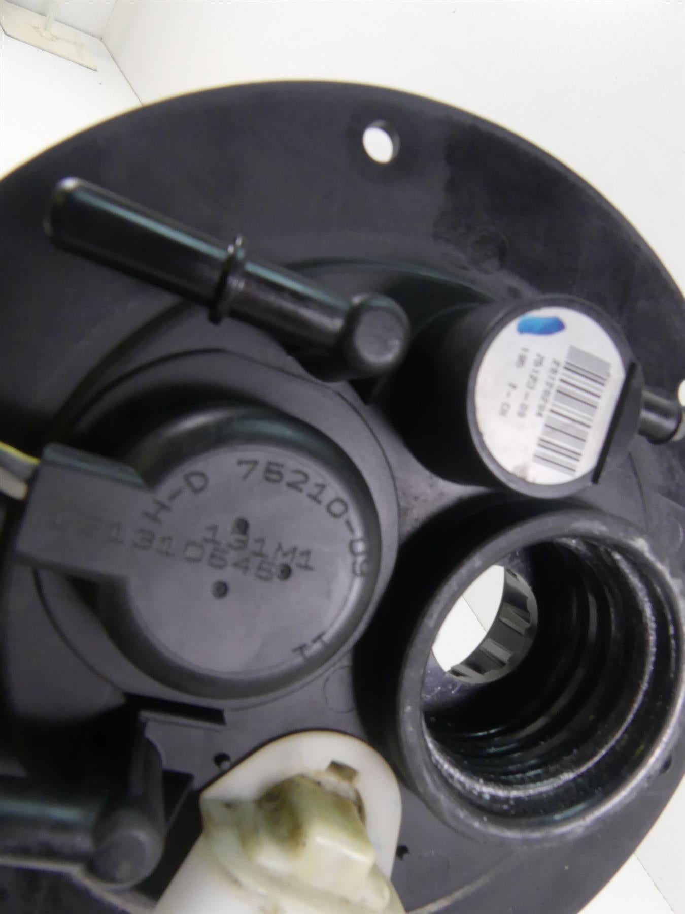 2013 Harley VRSCF Muscle V-Rod Fuel Gas Petrol Pump - Tested 75123-09 75210-09 {{ shop.shopifyCountryName }} - Mototech271