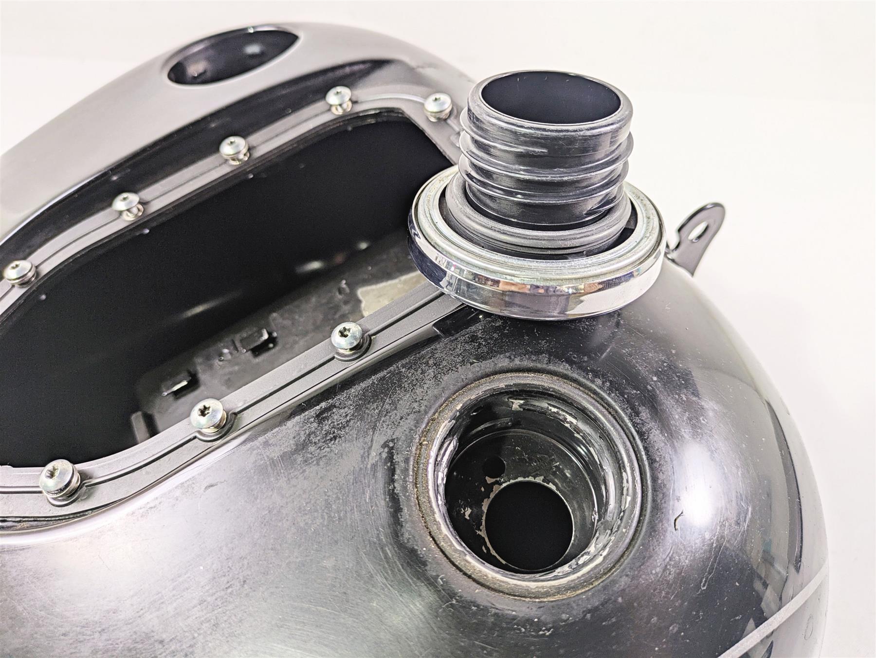 2016 Harley FXDWG Dyna Wide Glide Fuel Gas Petrol Tank - No Dent 61000707 {{ shop.shopifyCountryName }} - Mototech271