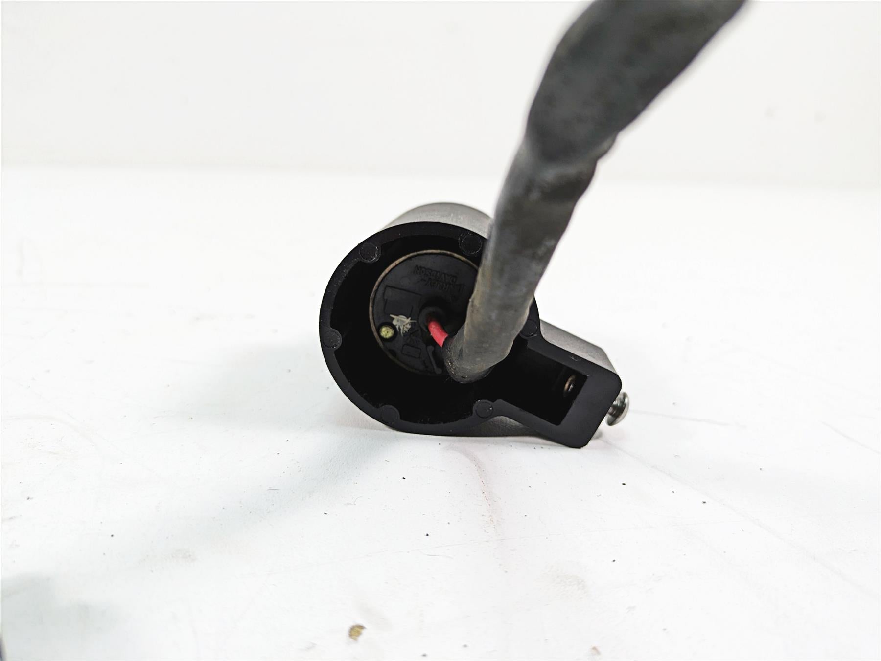 2006 Harley Sportster XL1200 Ignition Switch Steering Lock Key Set Read 71441-94 {{ shop.shopifyCountryName }} - Mototech271