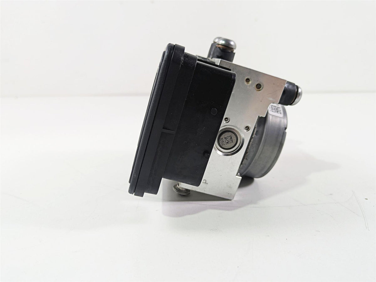 2016 BMW R1200RT K52 Abs Brake Pump Pressure Module 34519444398 {{ shop.shopifyCountryName }} - Mototech271