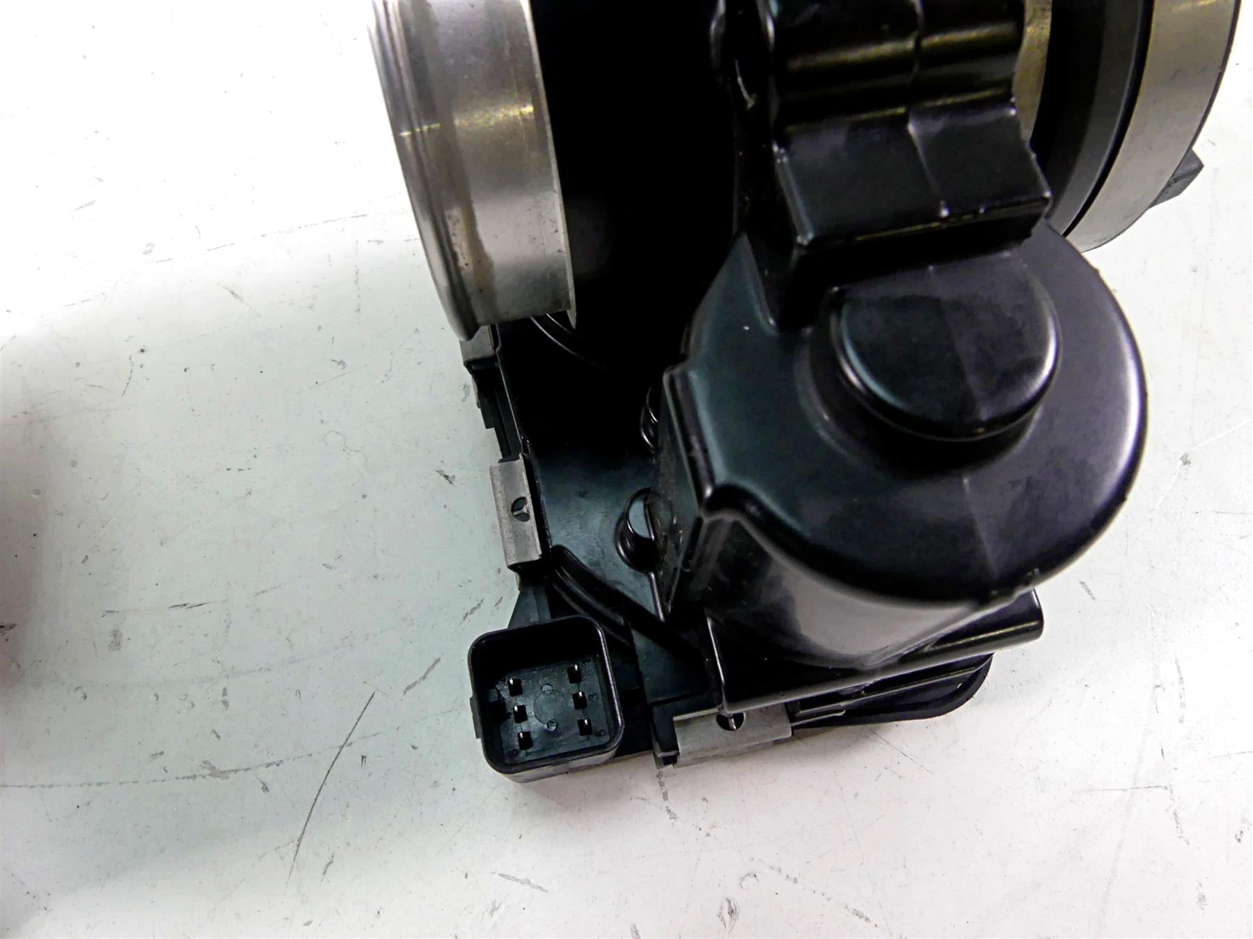 2015 BMW R1200GS GSW K50 Throttle Body Bodies Set 13548564959 {{ shop.shopifyCountryName }} - Mototech271