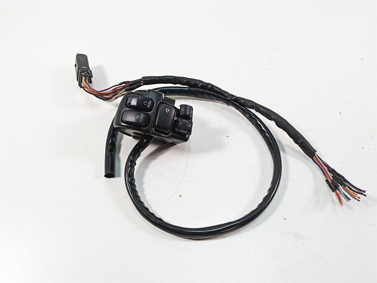 2011 Harley Touring FLTRU Road Glide Right Hand Control Switch - Read 71682-06A {{ shop.shopifyCountryName }} - Mototech271
