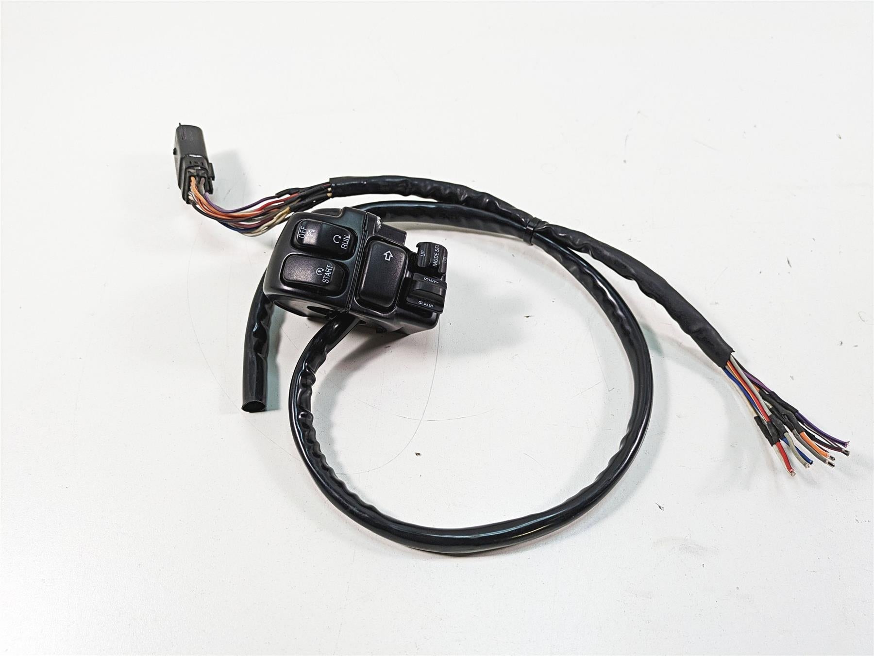 2011 Harley Touring FLTRU Road Glide Right Hand Control Switch - Read 71682-06A {{ shop.shopifyCountryName }} - Mototech271