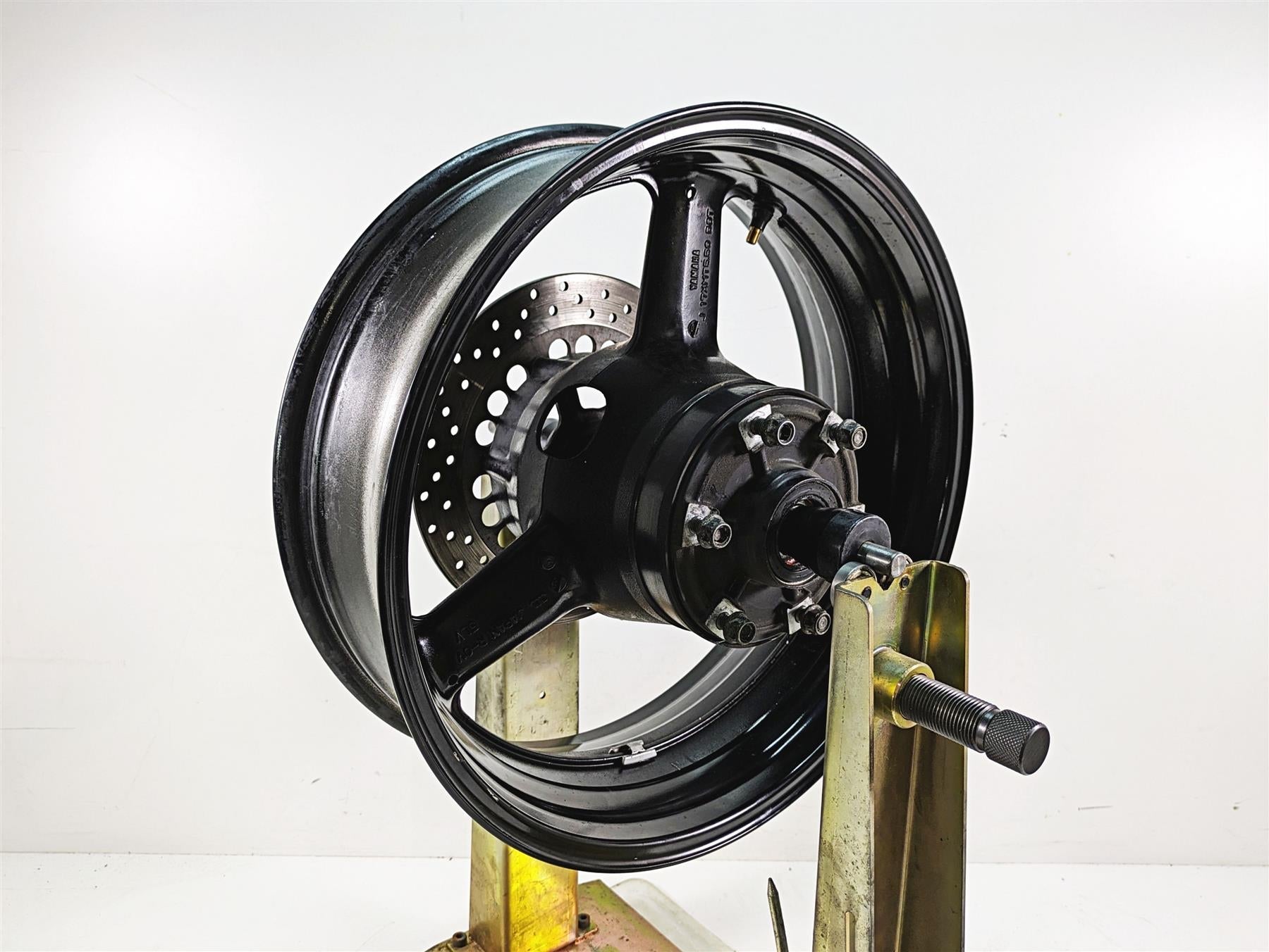 2002 Yamaha FZ1 FZS1000 Fazer Straight 17x5.5 Rear Wheel Rim 5LV