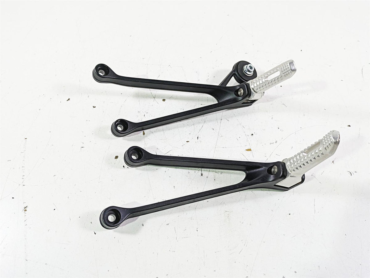 2017 BMW S1000R K47 Rear Footpeg Foot Peg Rest Set 46718542025 46718542400 {{ shop.shopifyCountryName }} - Mototech271