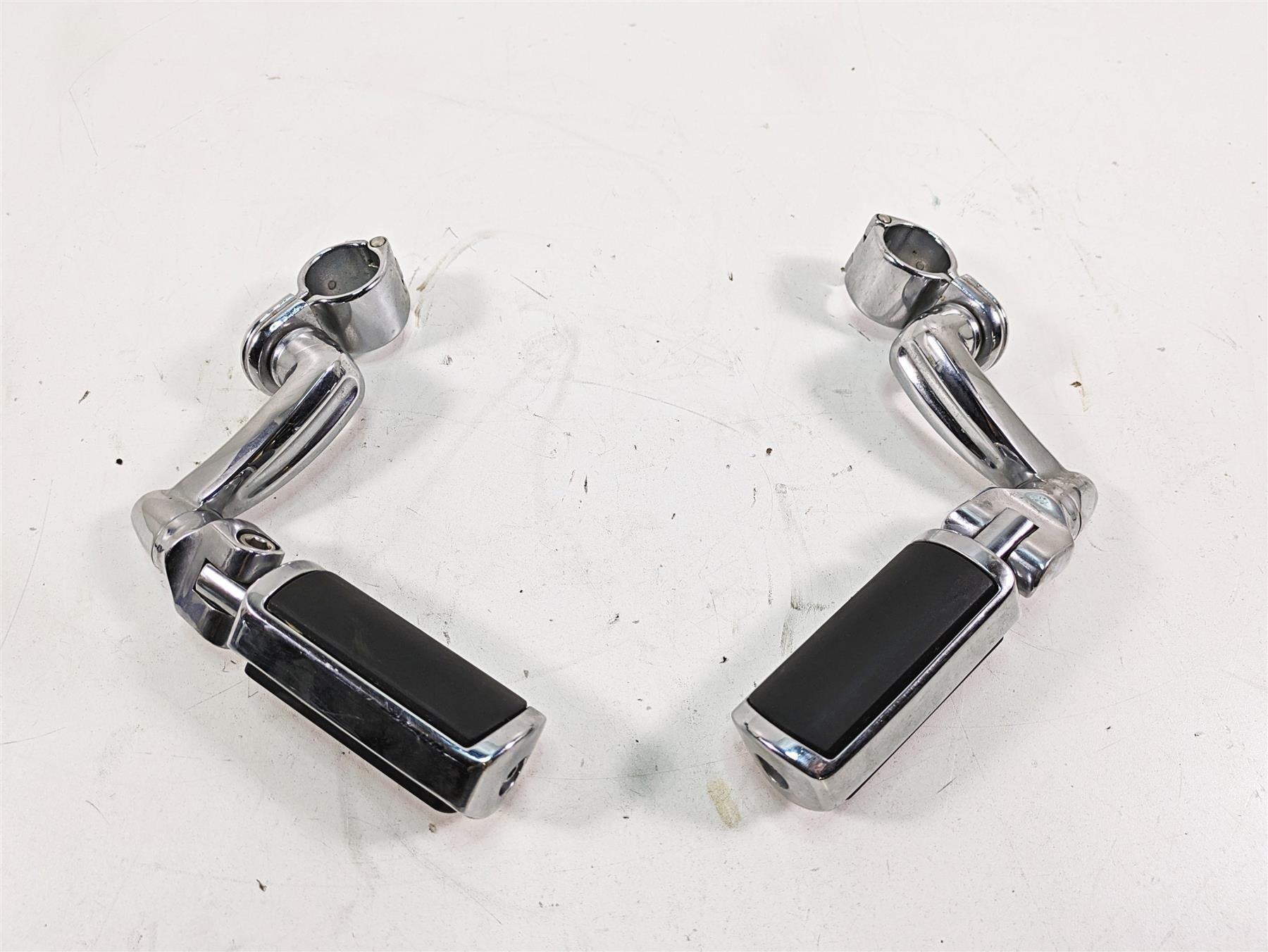 2006 Harley Touring FLHTCUI Electra Glide Highway Footpeg Willi G Skull 50370-04 {{ shop.shopifyCountryName }} - Mototech271