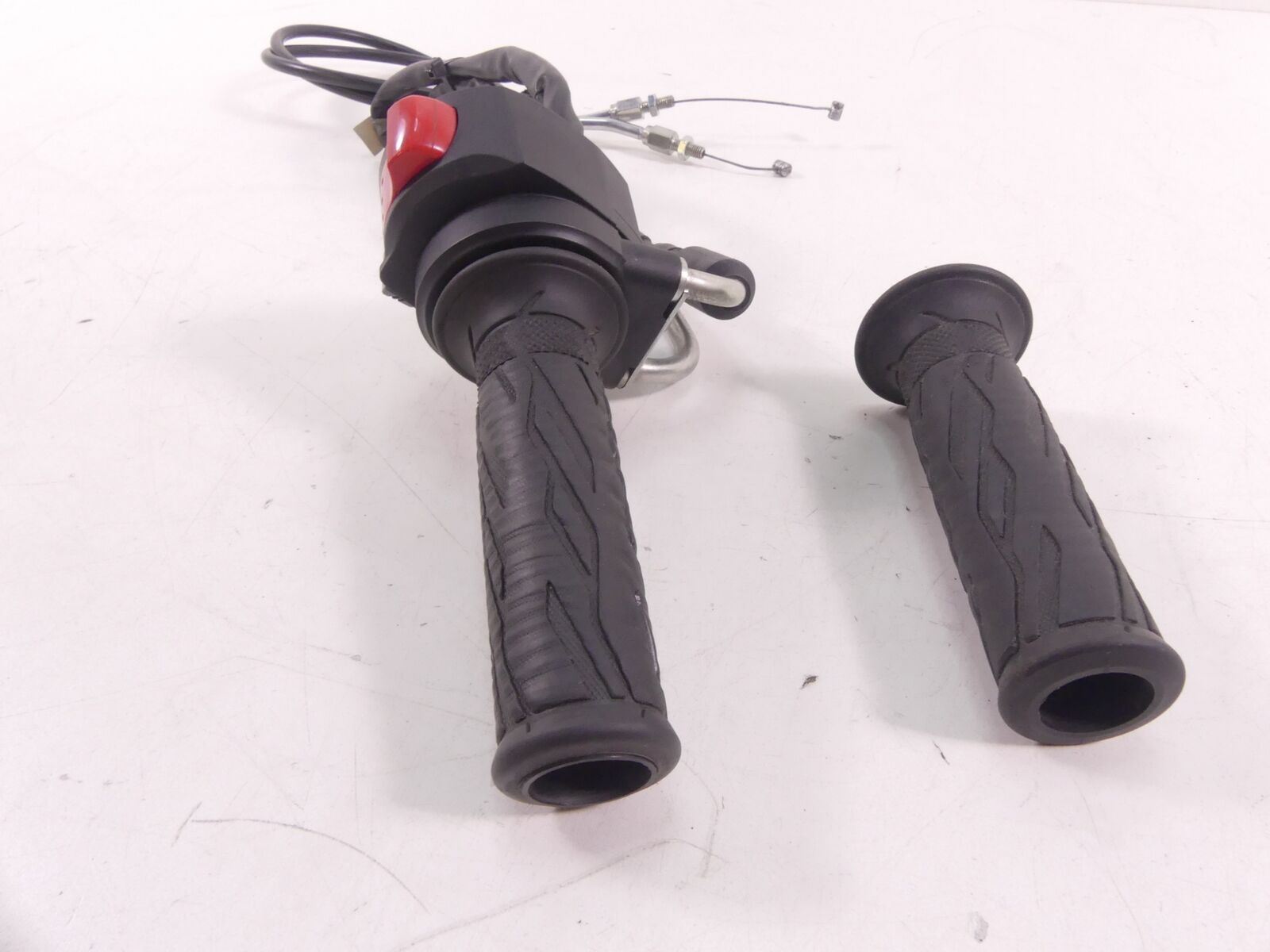 2018 Suzuki GSXR750 Right Control Switch Start Kill Throttle Grip Set 37200-47H3 {{ shop.shopifyCountryName }} - Mototech271