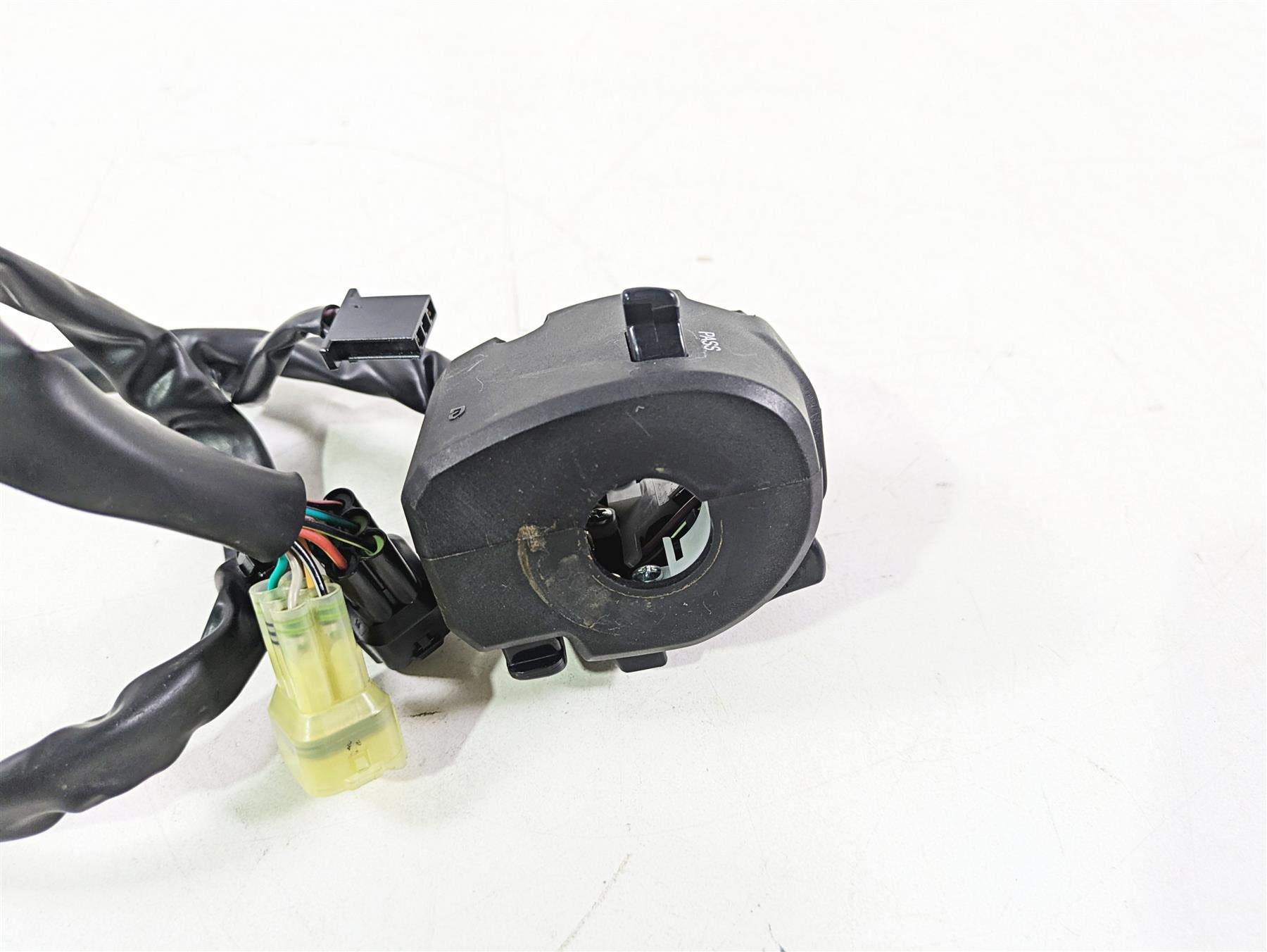 2020 Kawasaki ZX6R Ninja Left Hand Light Blinker Control Switch 46091-0613 {{ shop.shopifyCountryName }} - Mototech271