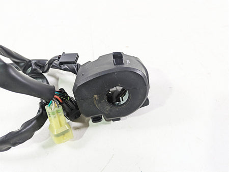 2020 Kawasaki ZX6R Ninja Left Hand Light Blinker Control Switch 46091-0613 {{ shop.shopifyCountryName }} - Mototech271