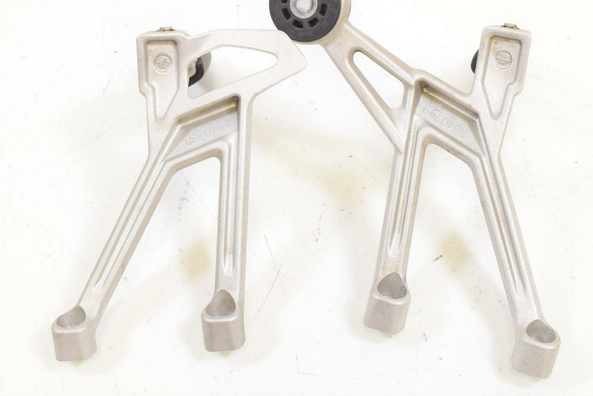 2016 BMW R1200R R1200 R K53 Passenger Footpeg Foot Peg Rest SET 46718540799 {{ shop.shopifyCountryName }} - Mototech271
