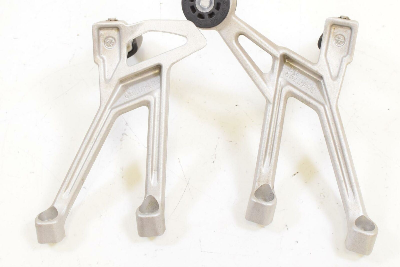 2016 BMW R1200R R1200 R K53 Passenger Footpeg Foot Peg Rest SET 46718540799 {{ shop.shopifyCountryName }} - Mototech271