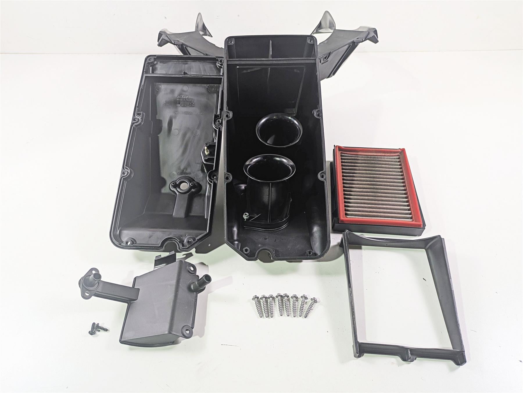 2017 KTM 1290 Super Duke GT Air Box Cleaner Breather & Tubes & Ducts 60306001200