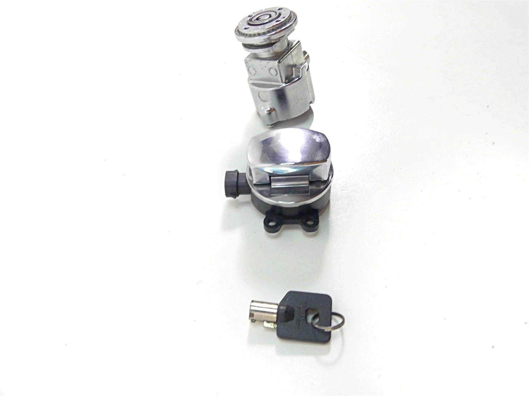2014 Harley Dyna FXDB Street Bob Ignition Switch Steering Lock Key Set 71430-12 {{ shop.shopifyCountryName }} - Mototech271
