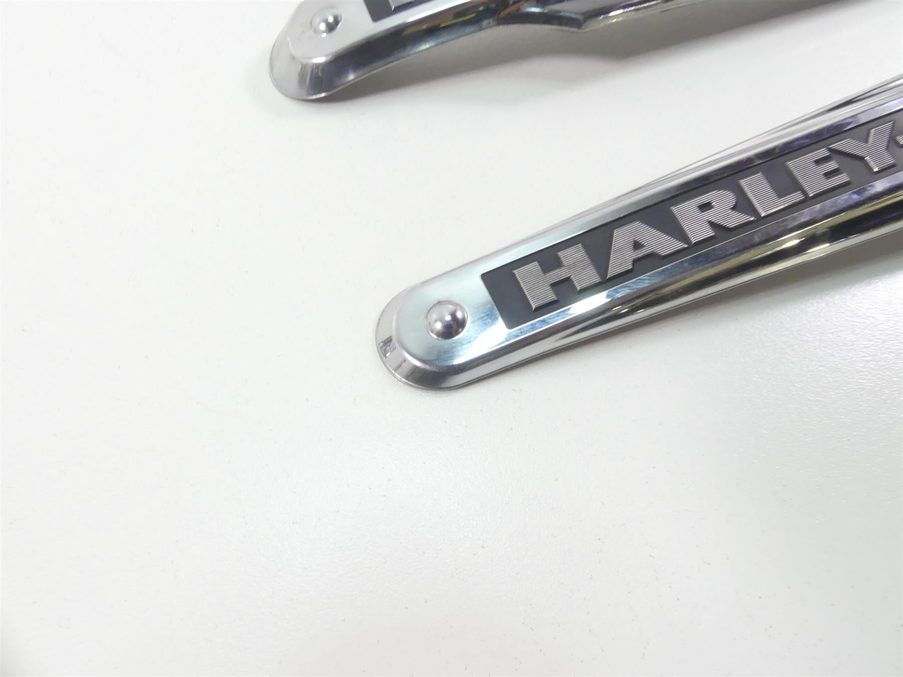 2009 Harley Dyna FXDF SE CVO Fat Bob Tank Emblem Badge Set 62341-09 62342-09 {{ shop.shopifyCountryName }} - Mototech271