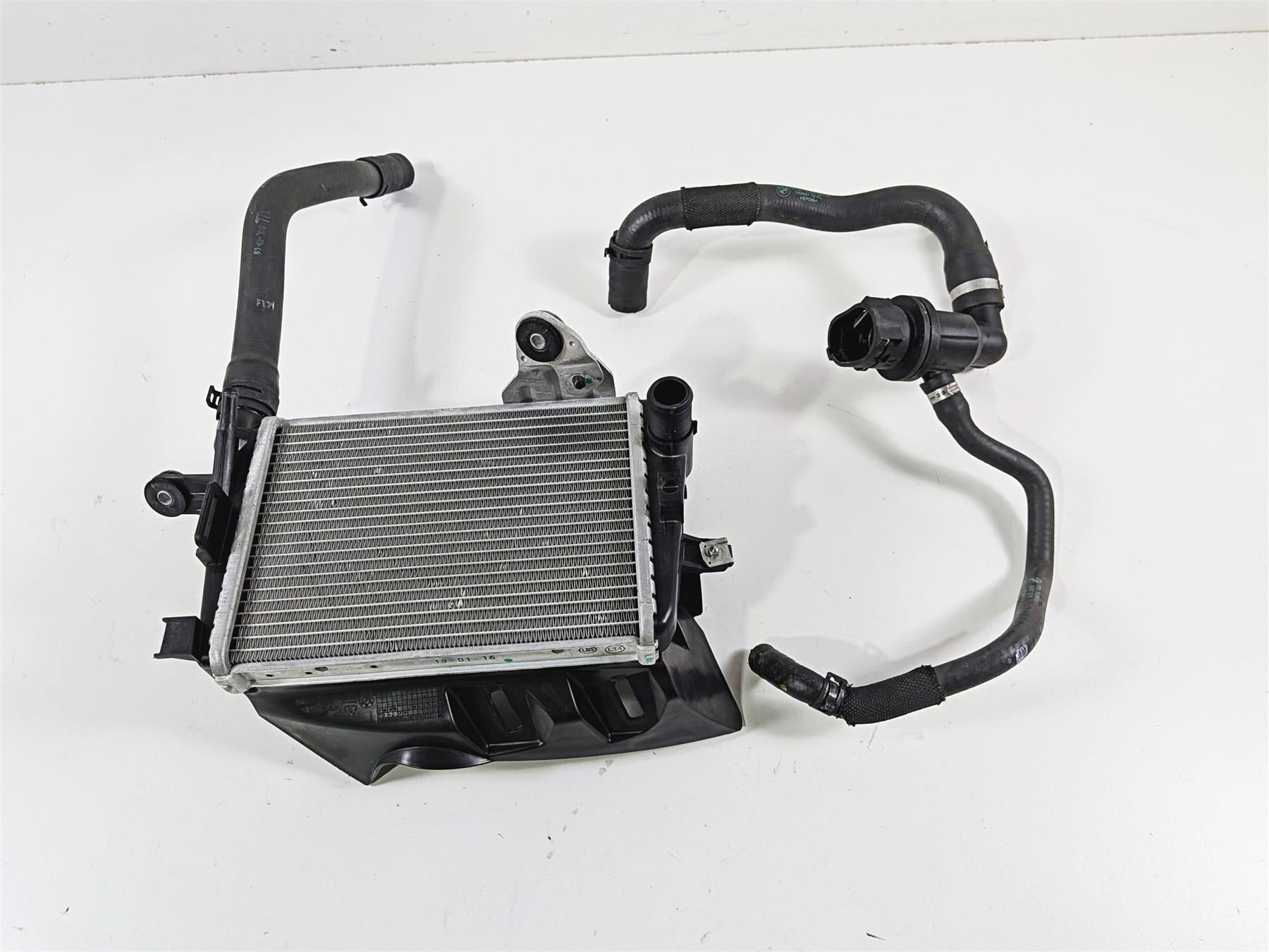 2016 BMW R1200 GS K50 Left Radiator + Thermostat & Cover 17118546408 {{ shop.shopifyCountryName }} - Mototech271