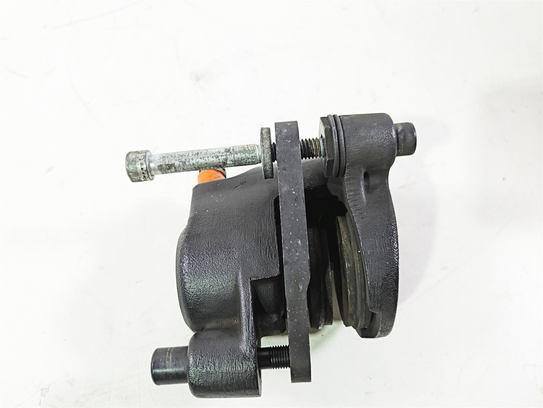 2008 Harley FLSTSB Cross Bones Front Brake Caliper 44079-97C {{ shop.shopifyCountryName }} - Mototech271