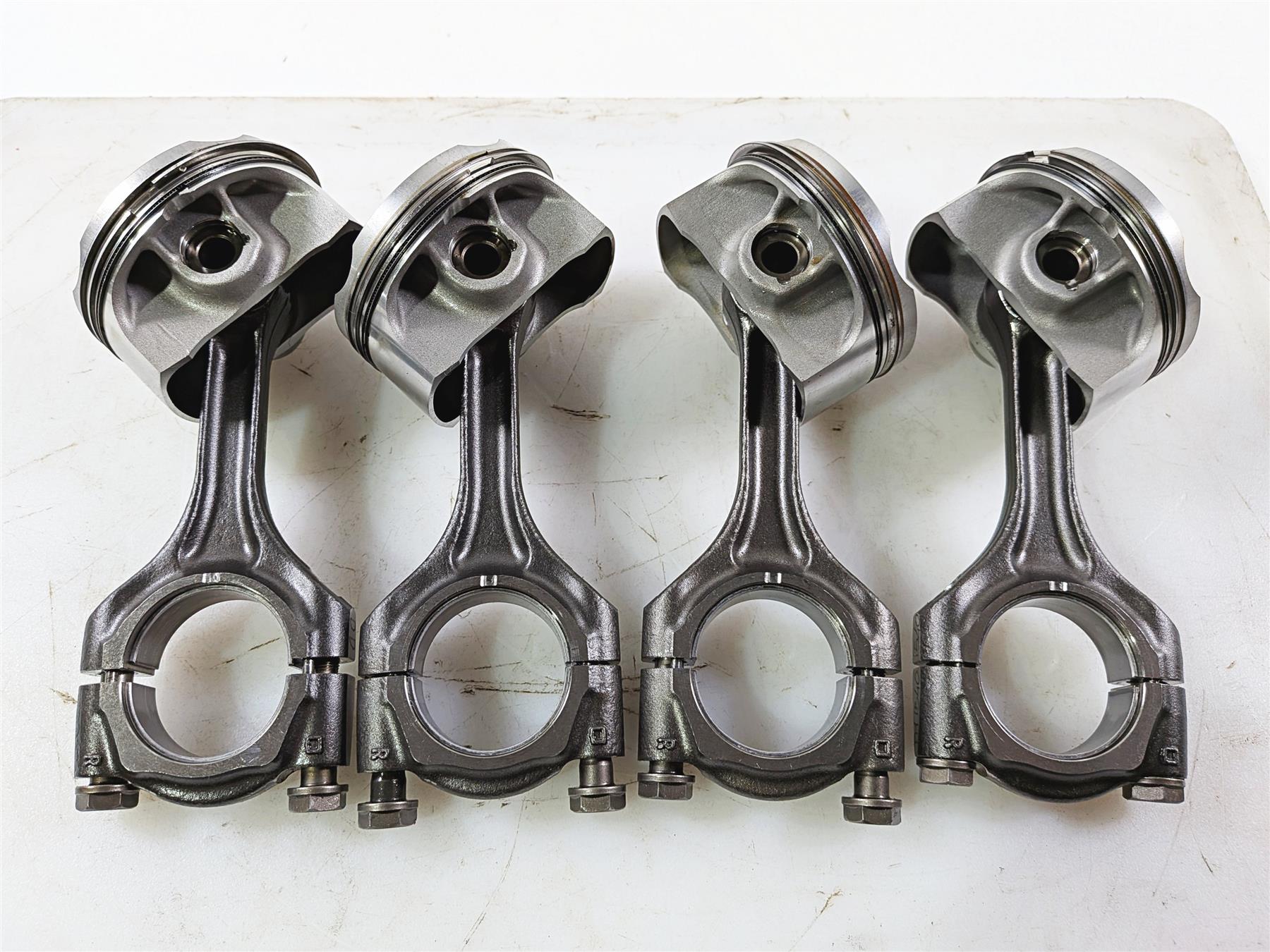 2014 Aprilia RSV4 RR Factory Piston & Connecting Rod Set 2A000166FF CM227501 {{ shop.shopifyCountryName }} - Mototech271