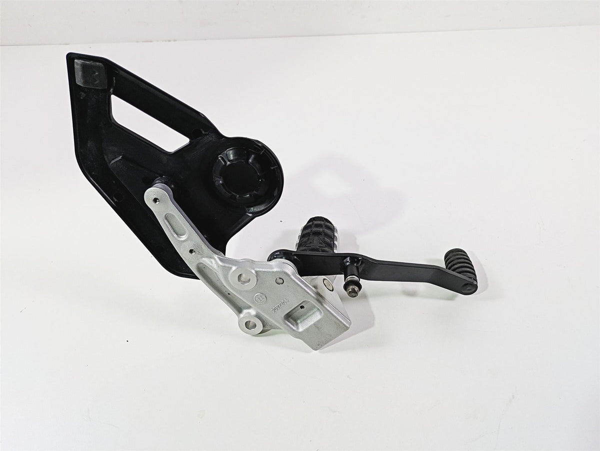 2024 Triumph Tiger 900 GT Left Front Footpeg & Shift Lever T2082204 T2082485 {{ shop.shopifyCountryName }} - Mototech271