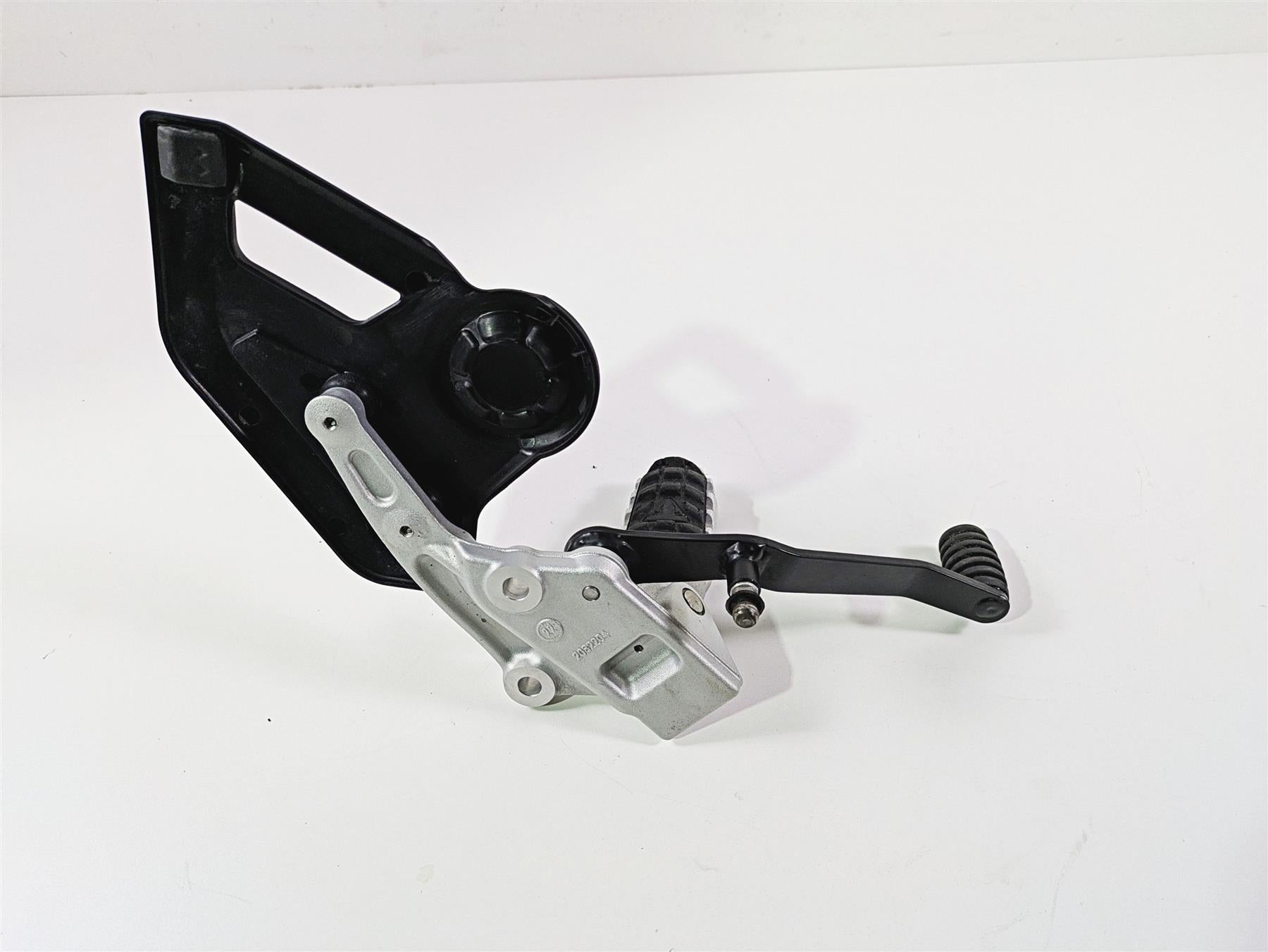2024 Triumph Tiger 900 GT Left Front Footpeg & Shift Lever T2082204 T2082485 {{ shop.shopifyCountryName }} - Mototech271
