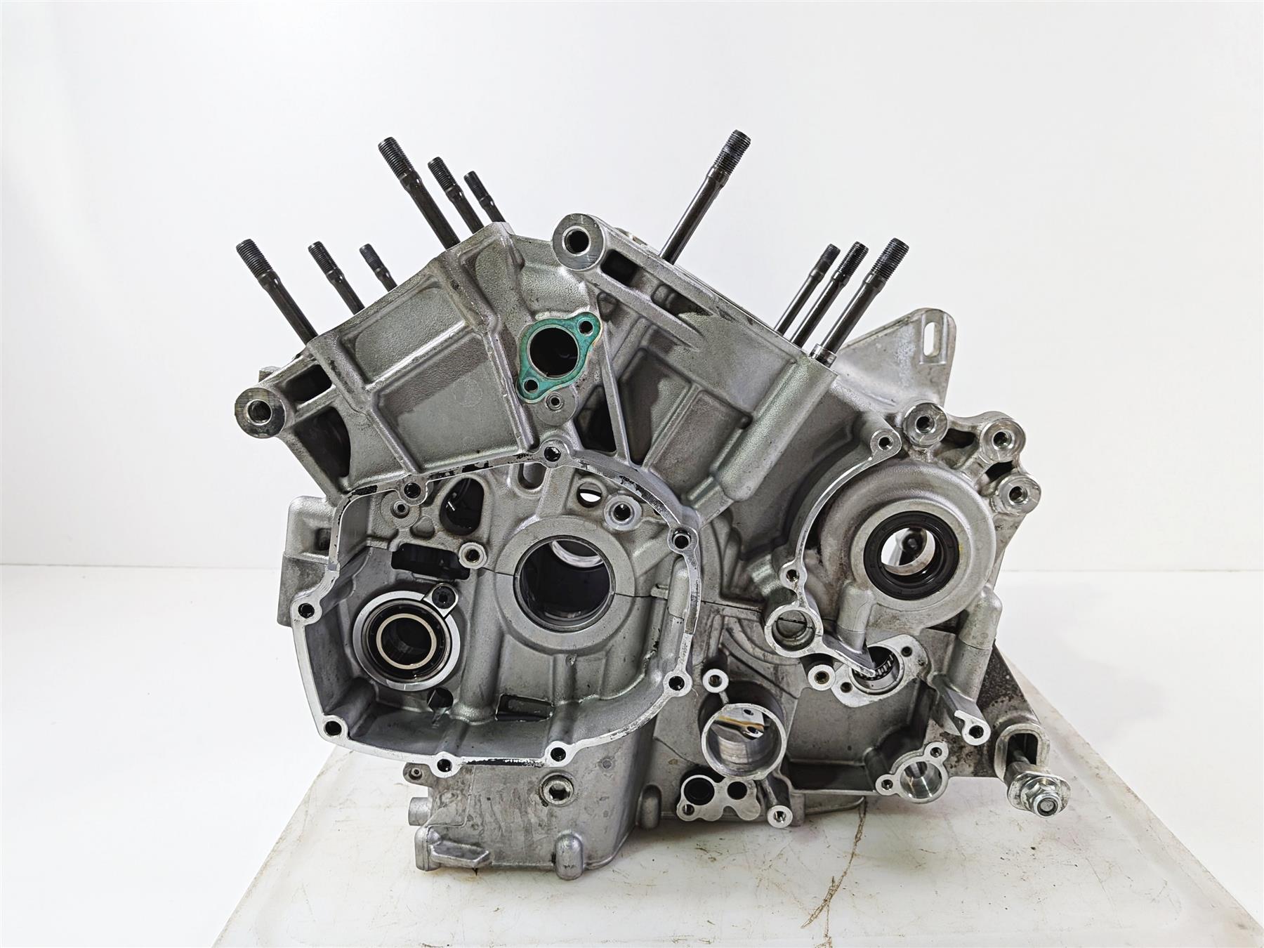 2016 Aprilia RSV 1100 Tuono V4 Factory Engine Crank Case Set 2A0005845 {{ shop.shopifyCountryName }} - Mototech271