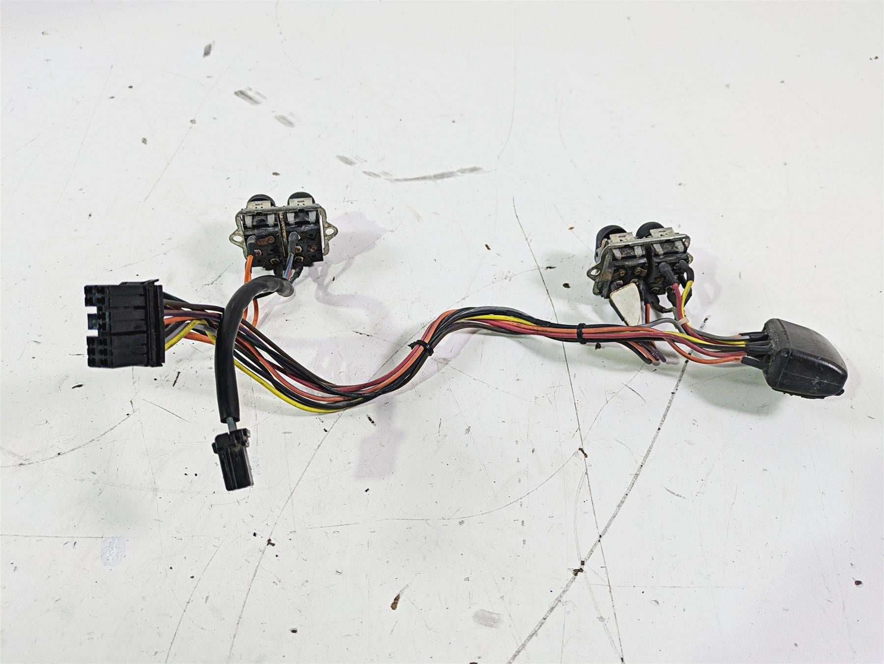 2007 Harley Touring FLHTCU SE CVO E-Glide Auxiliary Switch Set 70290-07 {{ shop.shopifyCountryName }} - Mototech271