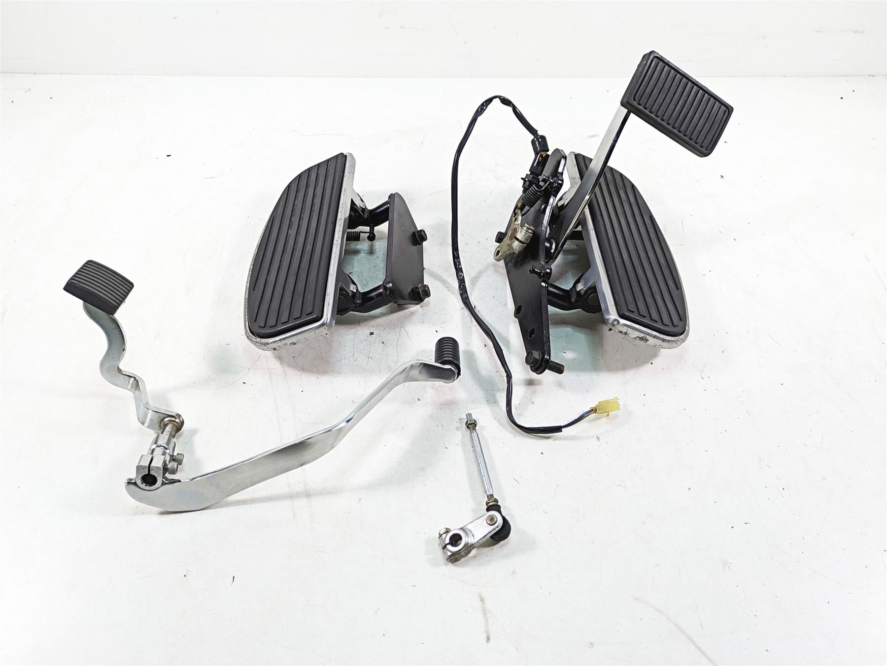 1997 Kawasaki VN1500 Vulcan Front Rider Footpeg Shift Brake Pedal Set 34003-1290