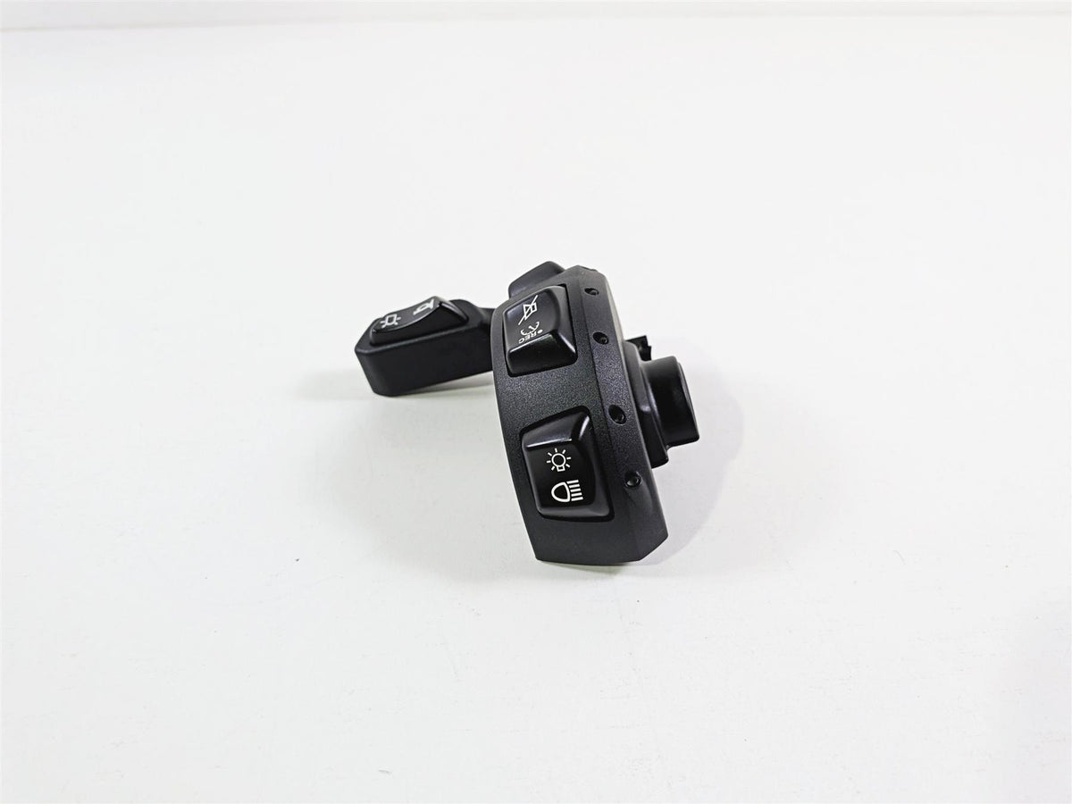 2023 BMW R1250RT RTP K52 Right Auxiliary Hand Control Switch 8394482 61318394482 {{ shop.shopifyCountryName }} - Mototech271