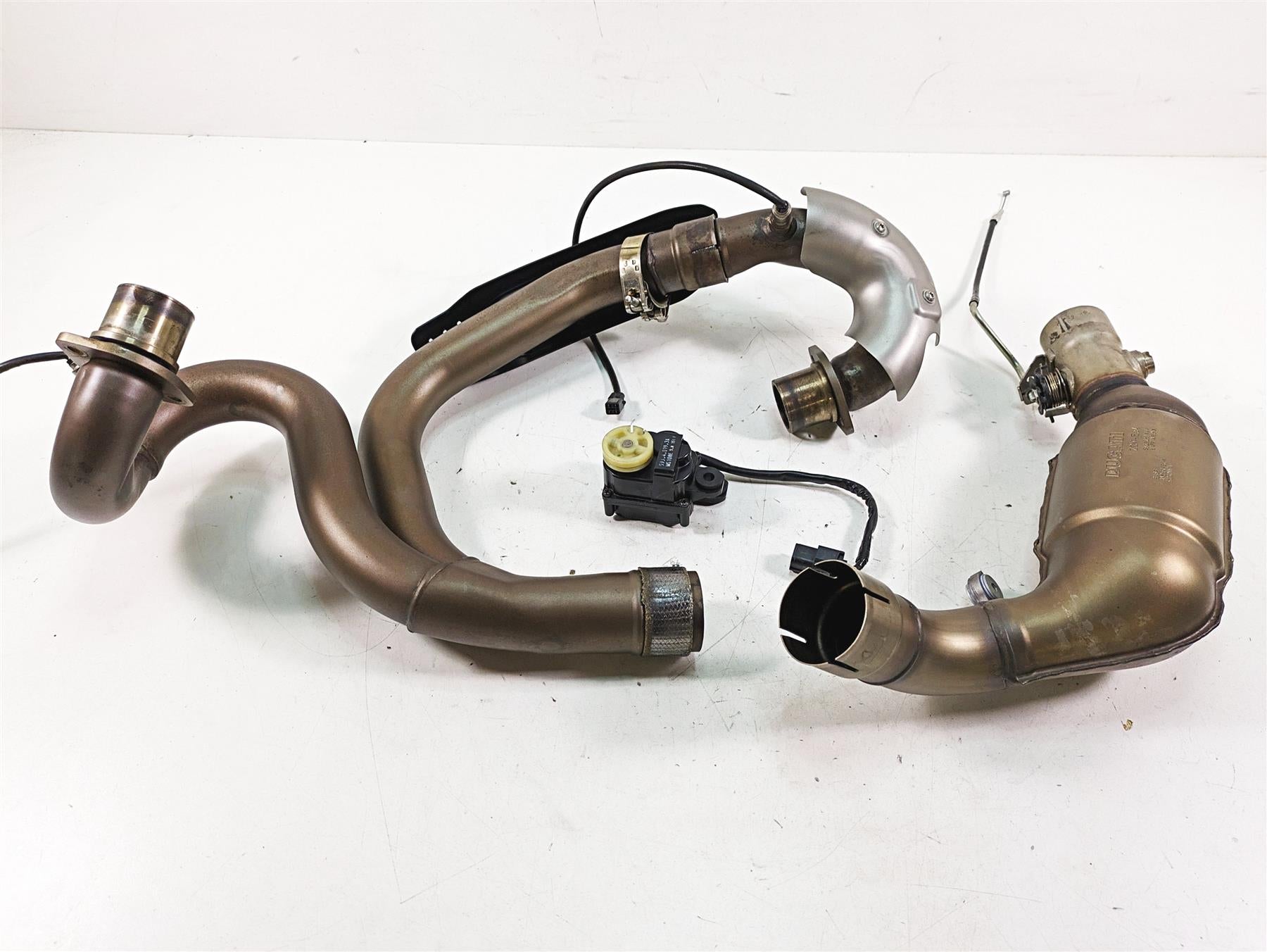2020 Ducati Scrambler 1100 Sport Pro Exhaust Pipe Header & Actuator 57212081AA {{ shop.shopifyCountryName }} - Mototech271
