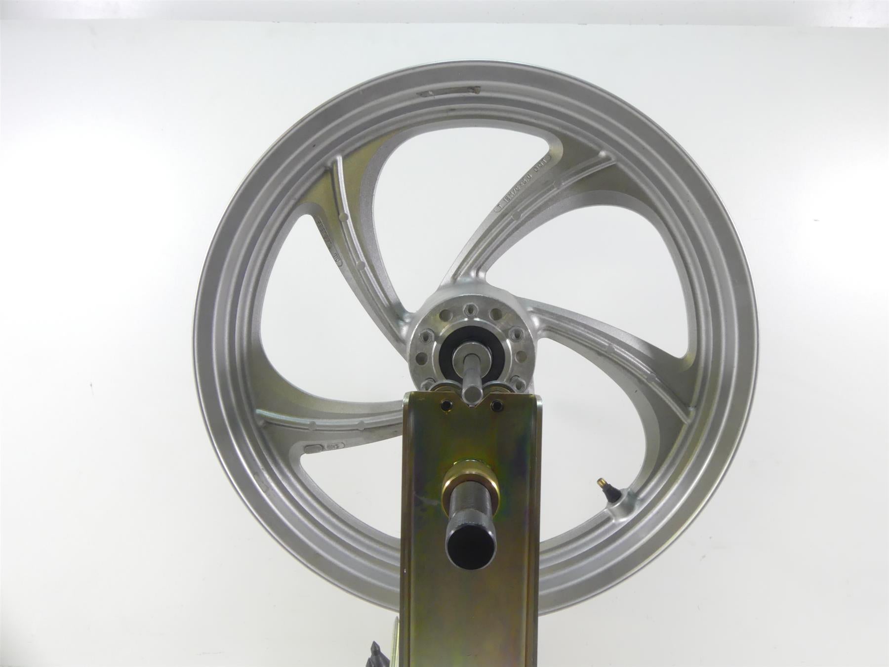 2009 Victory Vision Tour Front Straight Cast Wheel Rim 18x3 1520901 | Mototech271