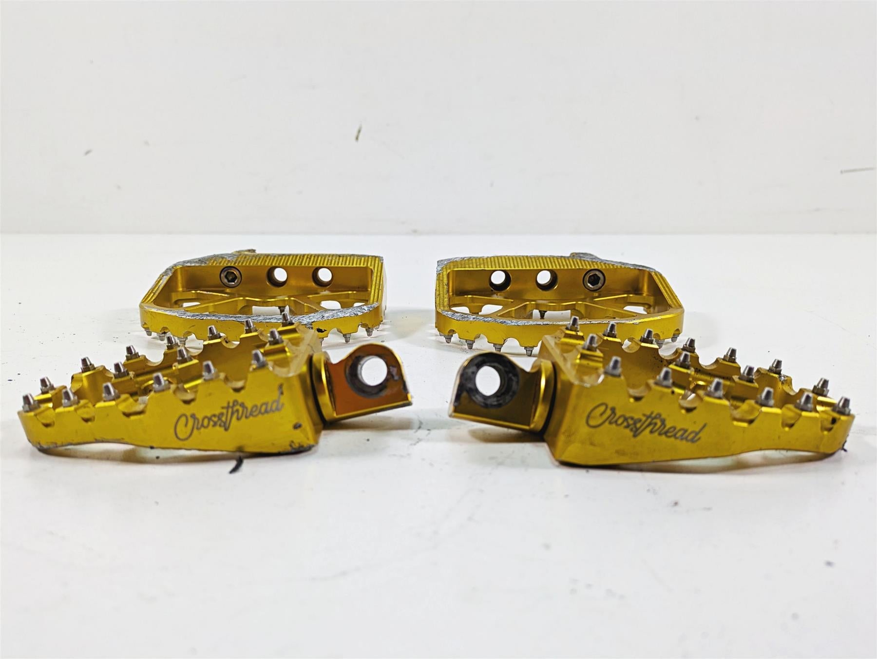 2009 Harley FXDC Dyna Super Glide Custom Crossthread Gold Footpegs DP-001-UP-008 {{ shop.shopifyCountryName }} - Mototech271