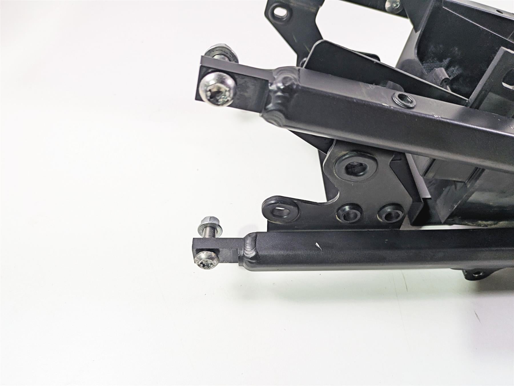 2009 Yamaha FZ1 FZS10 Fazer Straight Subframe & Inner Fender 2D1-21190-01-P0 {{ shop.shopifyCountryName }} - Mototech271