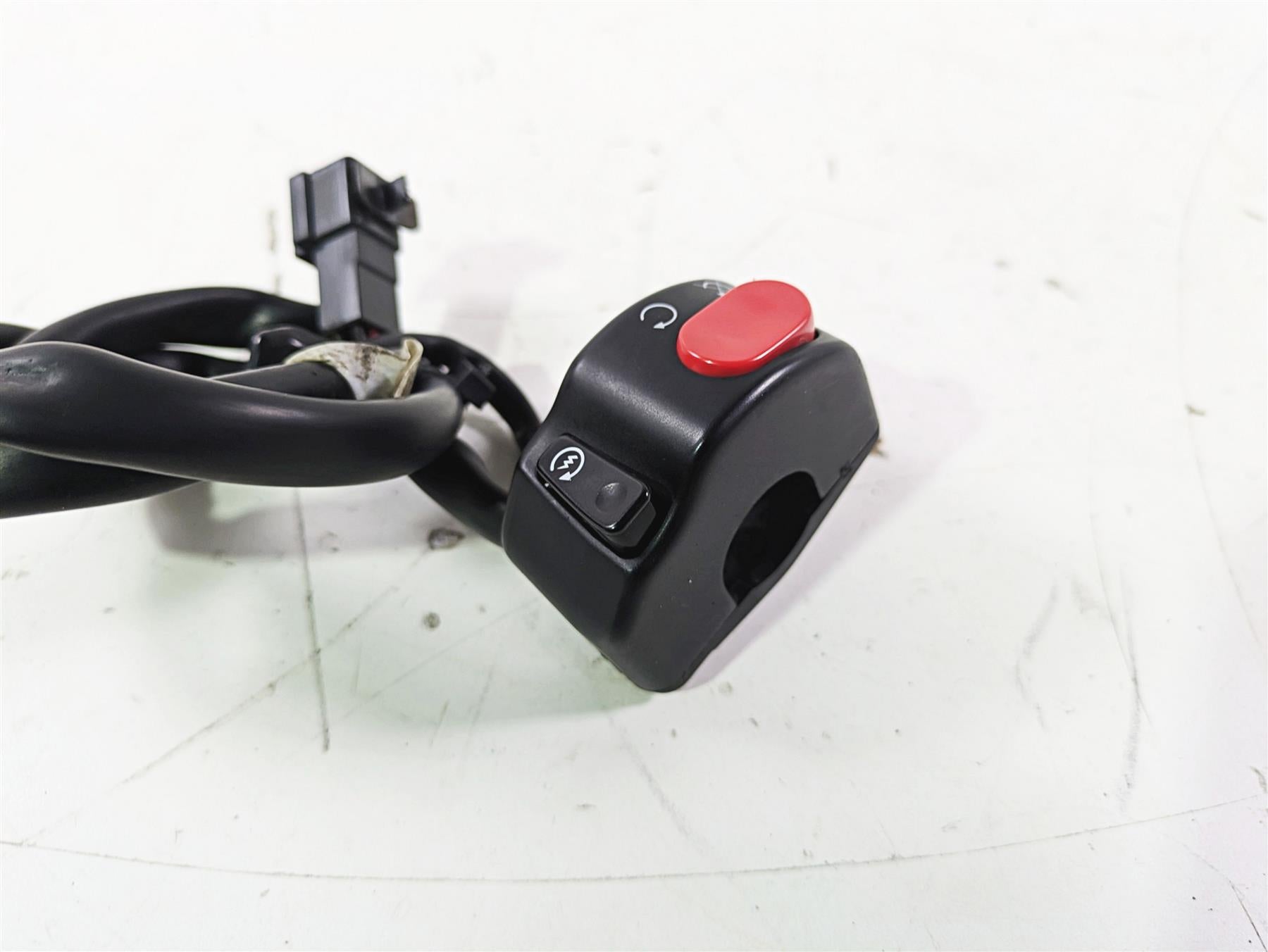 2012 Triumph Daytona 675 Right Hand Start Stop Control Switch T2049237 {{ shop.shopifyCountryName }} - Mototech271