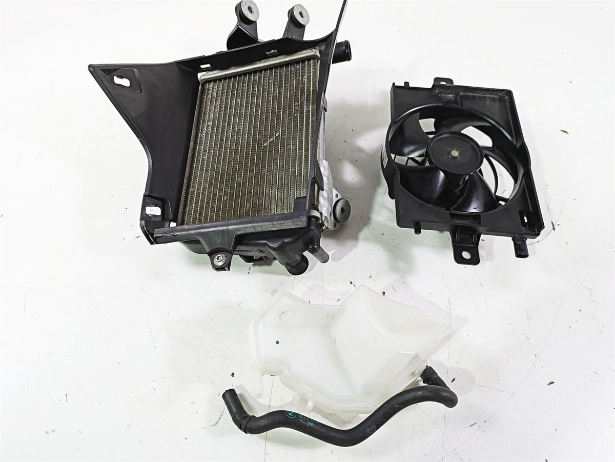 2018 BMW R1200GS GSW K50 Right Radiator + Reservoir Fan & Cover Set 17118546416 {{ shop.shopifyCountryName }} - Mototech271