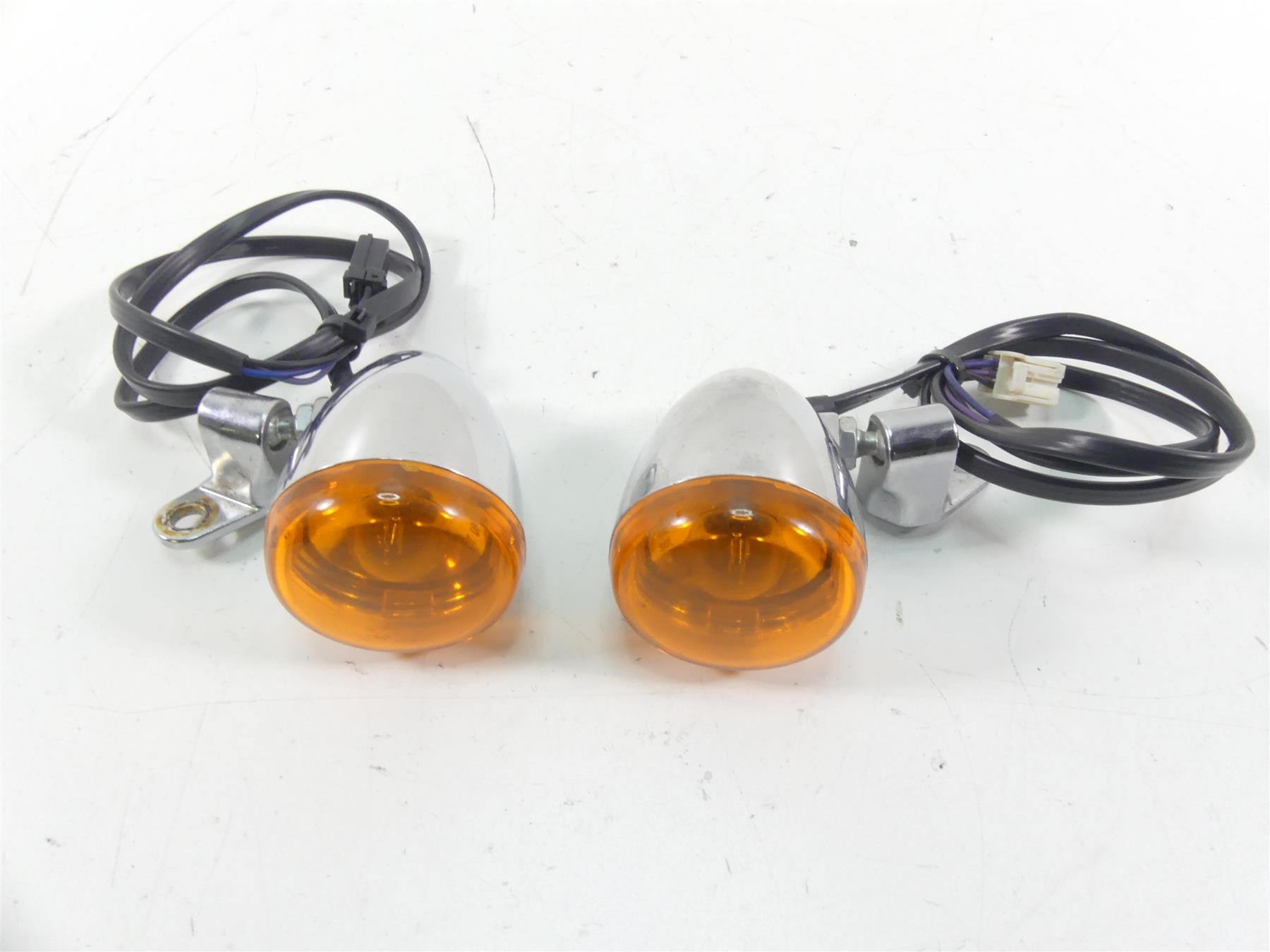 2015 Harley FLD Dyna Switchback Front Turn Signal Blinker Set 68972-00