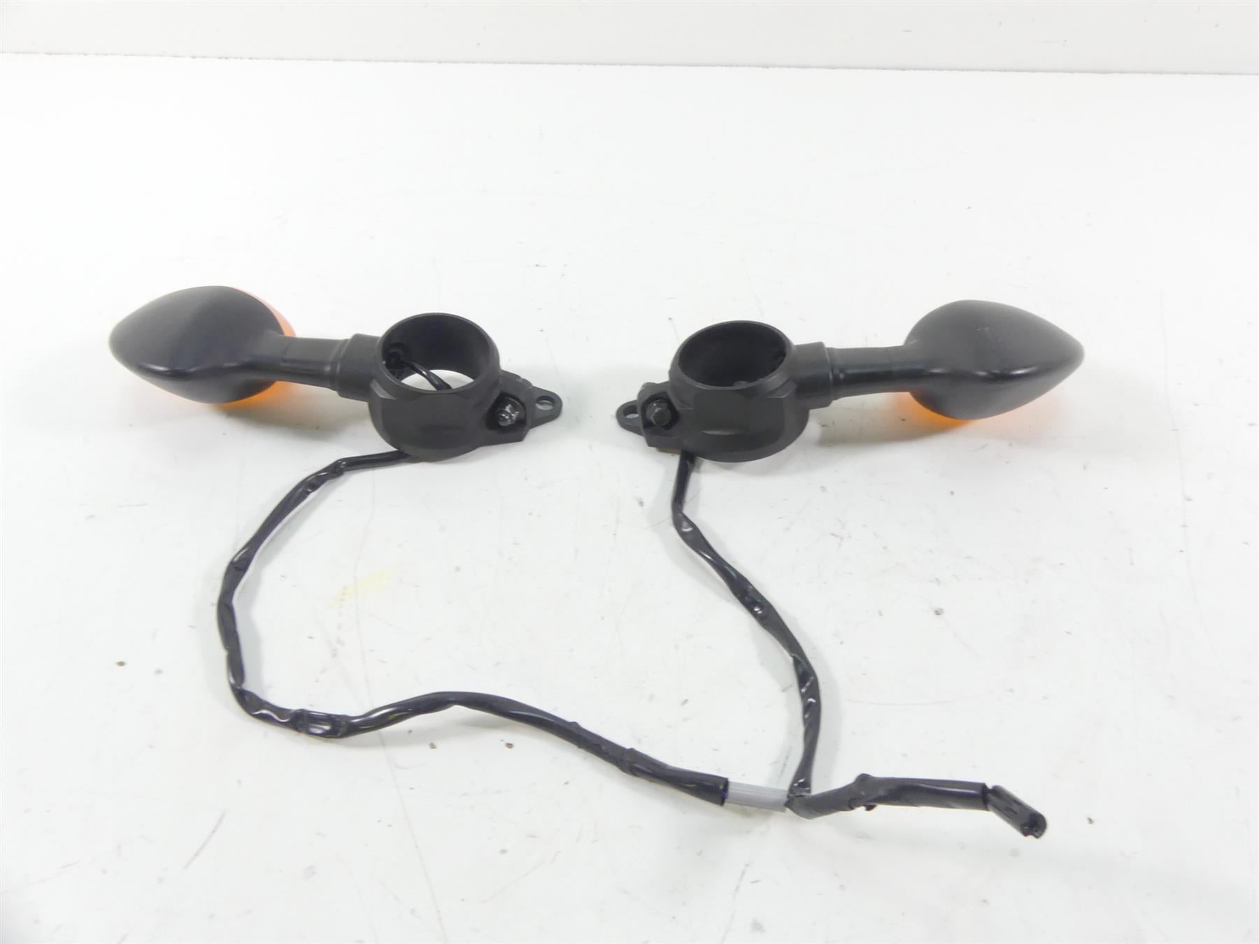 2013 Yamaha VMX17 V-Max 1700 Front Blinker Turn Signal Set 2S3-83310-10-00 {{ shop.shopifyCountryName }} - Mototech271